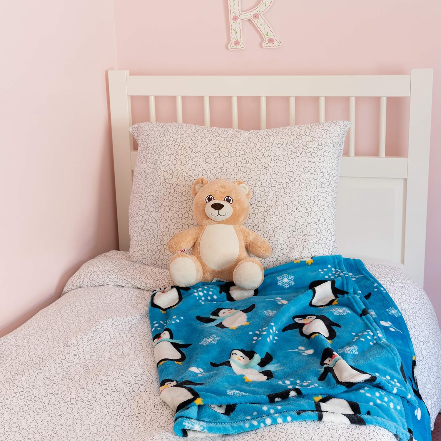 Penguin Throw Blanket, Adorable Super-Soft Extra-Large Fluffy Penguins Blanket for Adults, Kids, Girls, and Boys, Penguin Fleece Blanket (50in x 60in) Warm Cozy and Fuzzy Throw for Bed Couch and Sofa