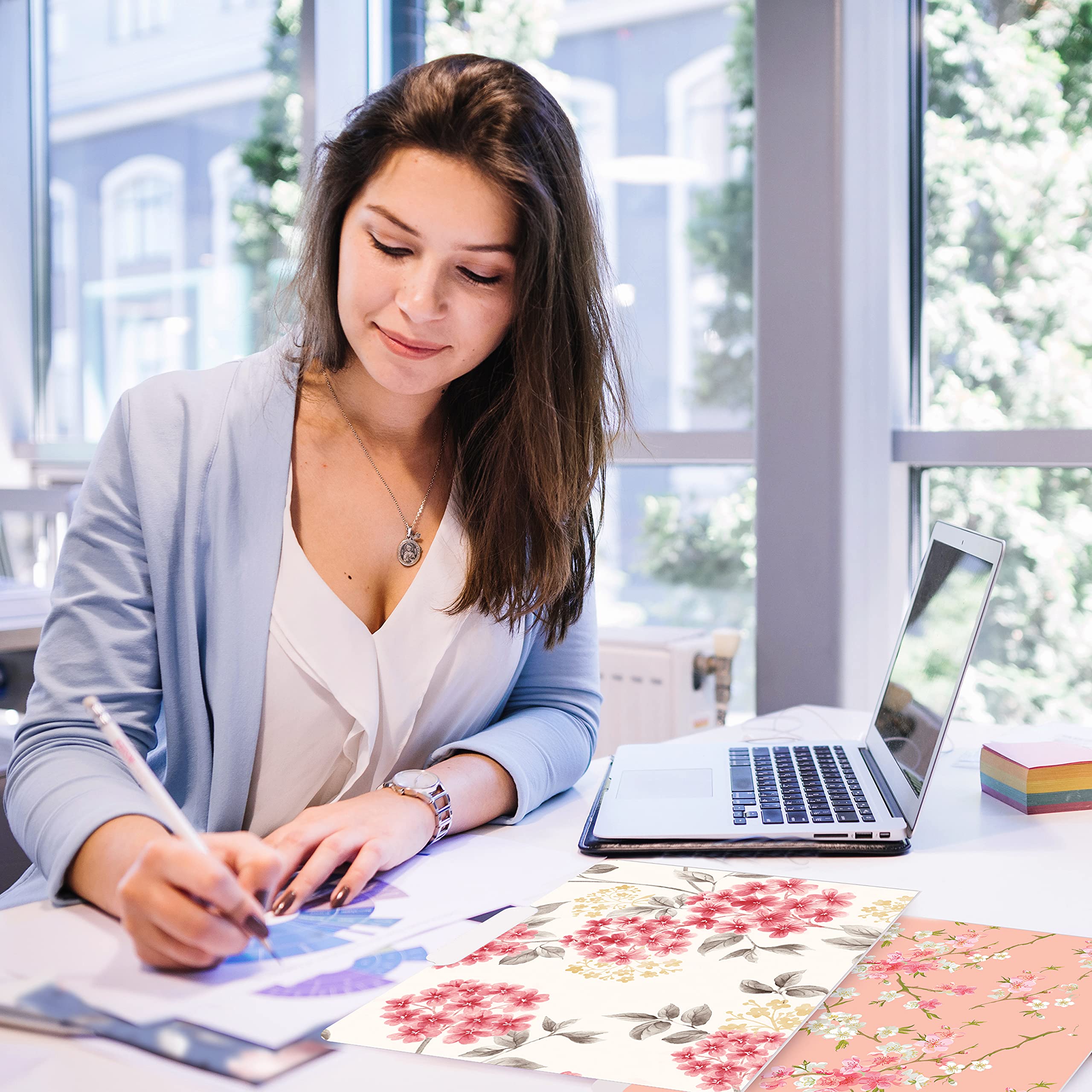 Better Office Products Carpetas decorativas para archivos, paquete de 12, 6 diseños, pesadas, tamaño carta (9.5 x 11.5 pulgadas) con pestaña de corte de 1/3, diseños florales tradicionales con acabado