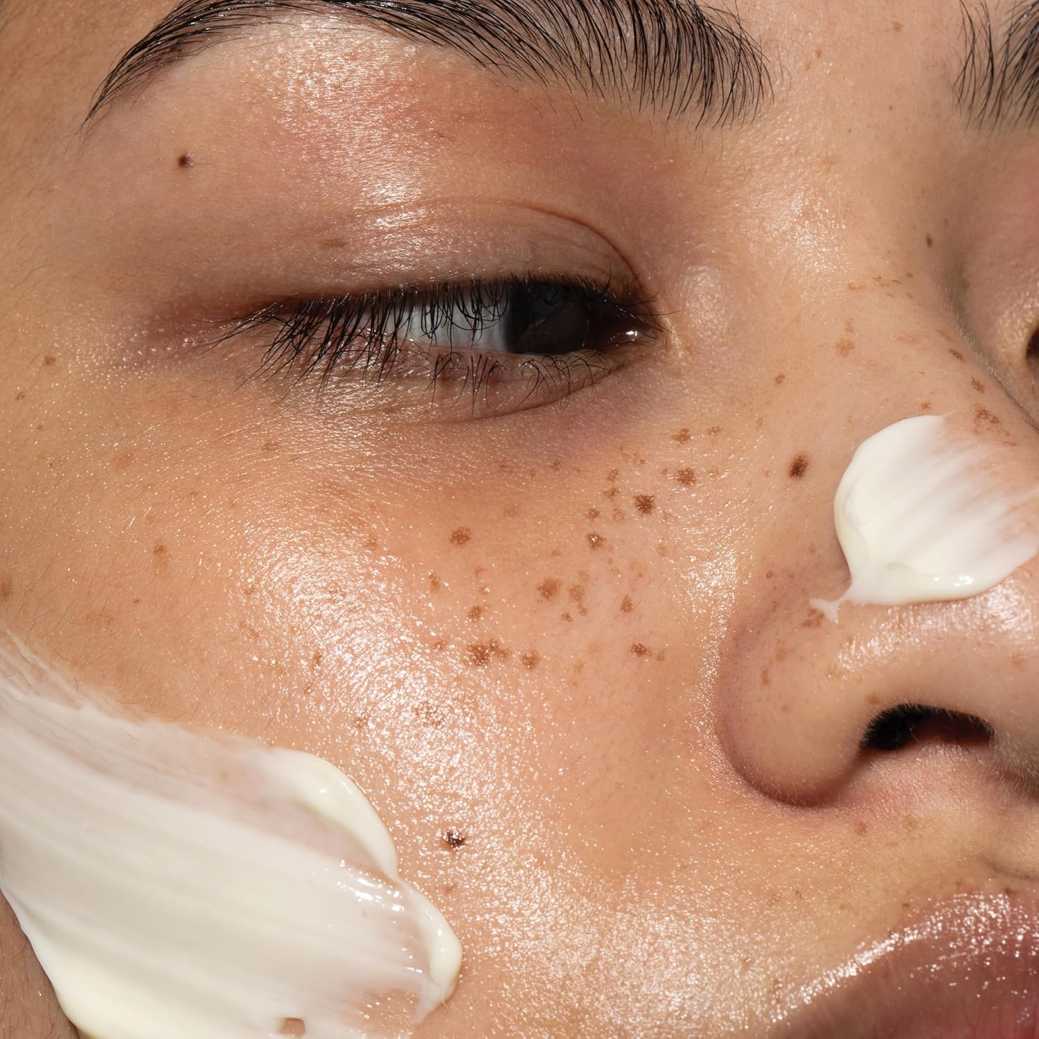 Omorovicza Soothing Salve (1.7 oz), Overnight Face Mask, Anti-Redness Treatment with Coastal Microalgae, Night Mask, Instantly Soothe Irritated Skin & Strengthen Skin Barrier - Image 3