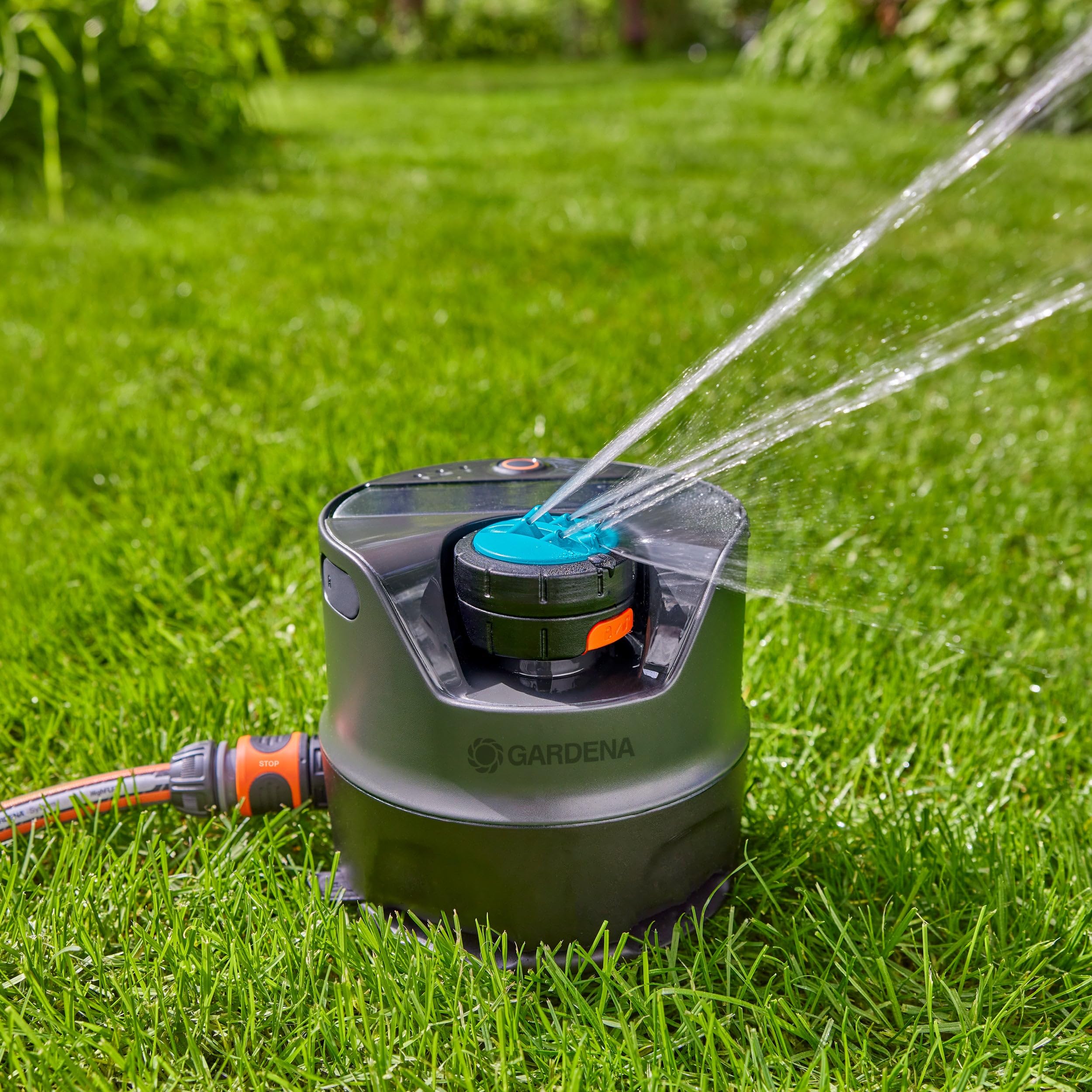 Gardena AquaPrecise Bewässerungssystem für Rasenflächen bis zu 320 m²: solarbetrieben, gleichmäßige Wasserverteilung, für jede Gartenform, Bluetooth, einfache Installation (16000-20)