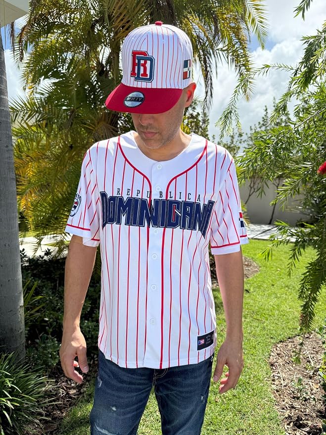 Camiseta de Béisbol República Dominicana para Hombre – Bordado República Dominicana en el Frente – Camiseta a Rayas Rojas con Escudo miniatura 2