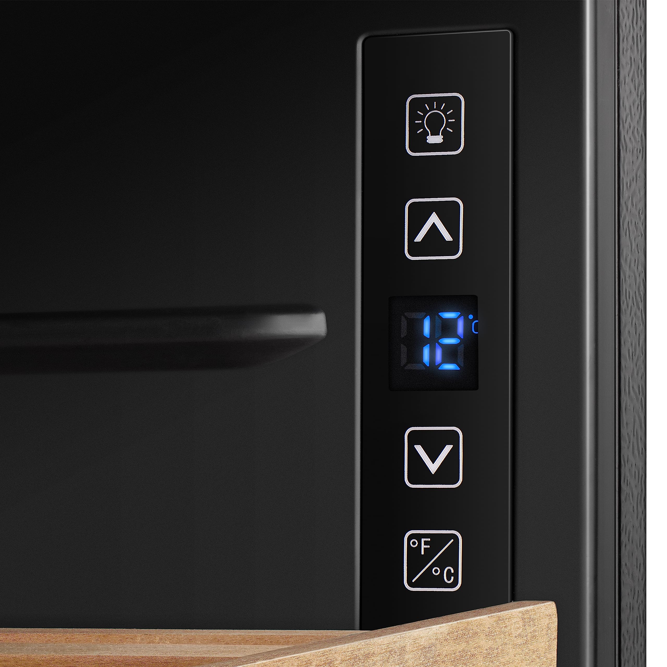 Hisense RW12D4NWG0 - Vinoteca 93 Litros G-Class 30 botellas, Puerta Reversible,Total No Frost [Clase de eficiencia energética G]