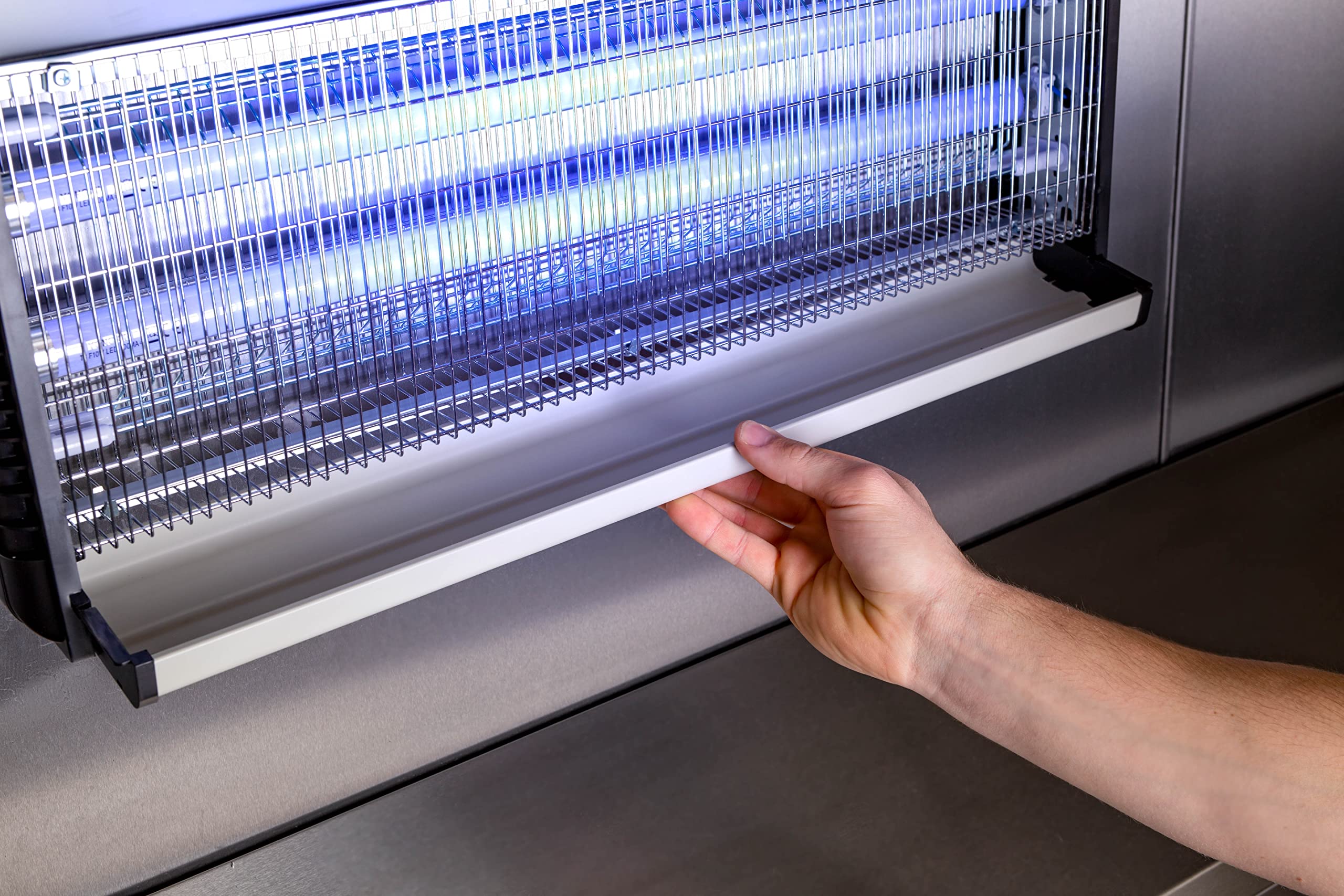 Eazyzap FD498 Energieeffizienter LED Fliegen- und Insektenvernichter | 150m² Reichweite | Eco-Lampen: 2 x 10 Watt | Ersatzbirne AJ638