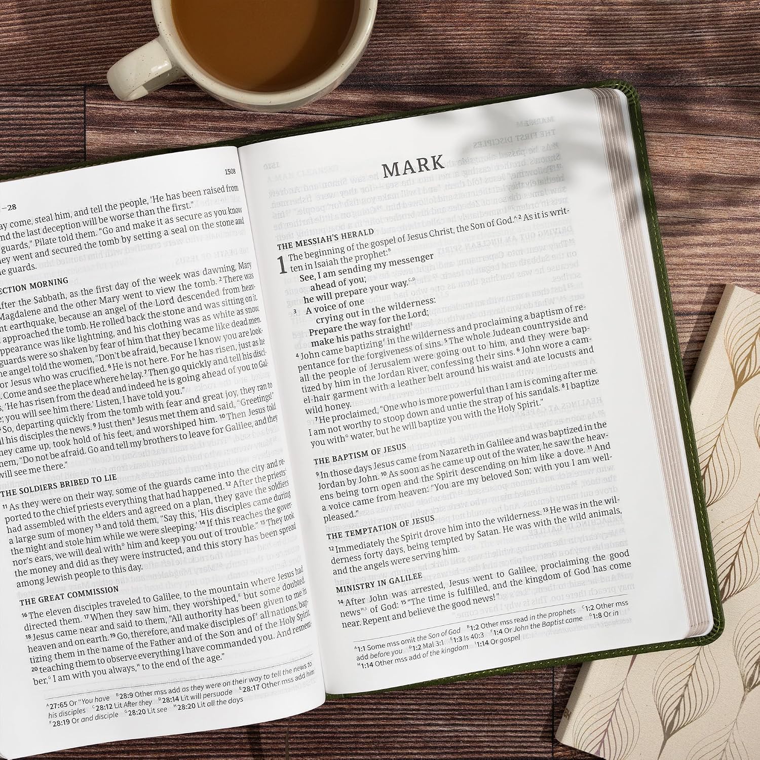 CSB Giant Print Single-Column Bible, Olive LeatherTouch, Black Letter, Presentation Page, Sewn Binding, Full-Color Maps, Easy-to-Read Bible Serif Type
