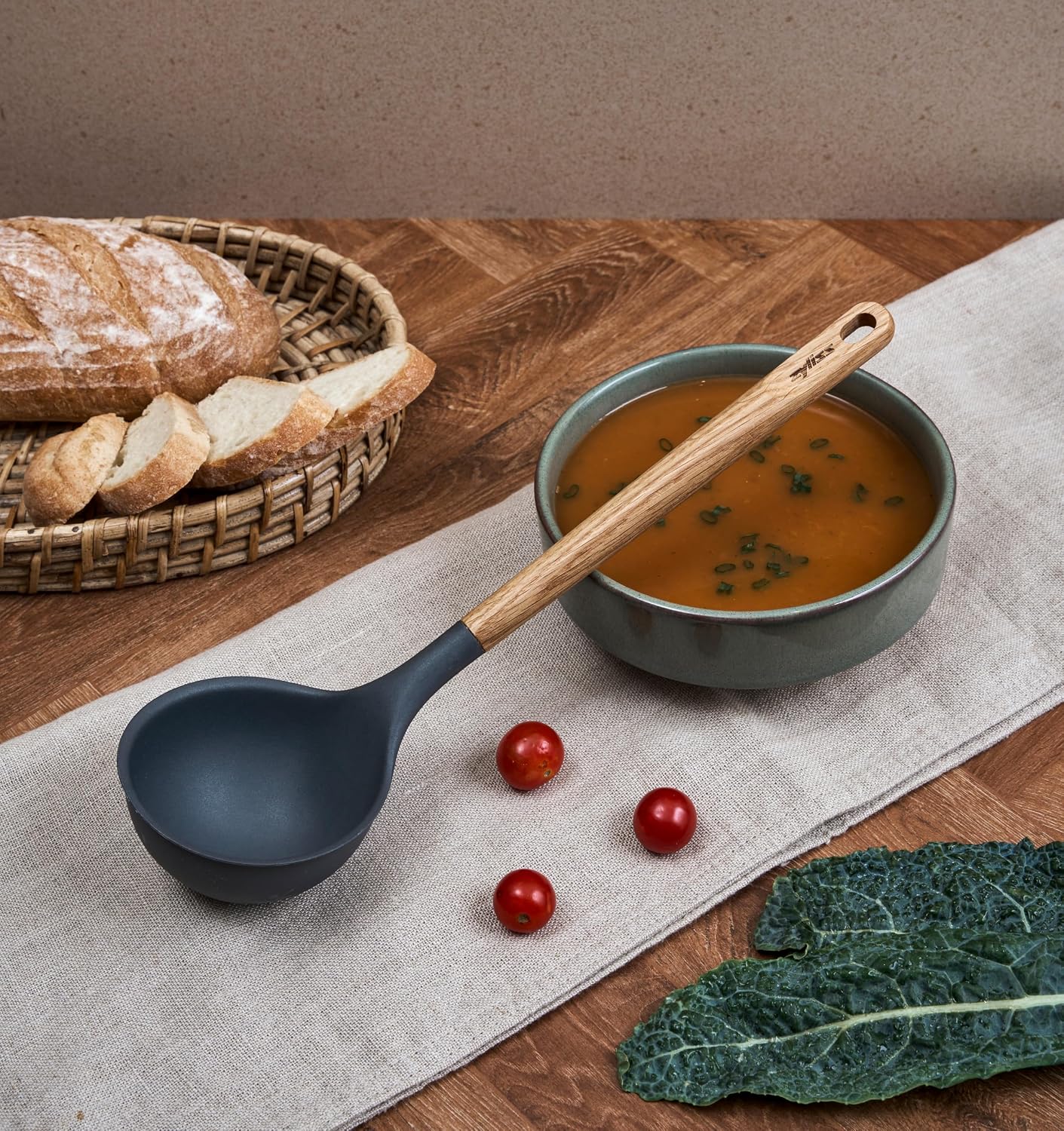 Zyliss Oak Wood Ladle Large – Durable Soup Ladle with Heat-Resistant PBT Head, Non-Stick Safe Silicone Edge, FSC Oak Handle, Roll-Stop Base, Perfect for Soups Stews Sauces and Curries 11.9"