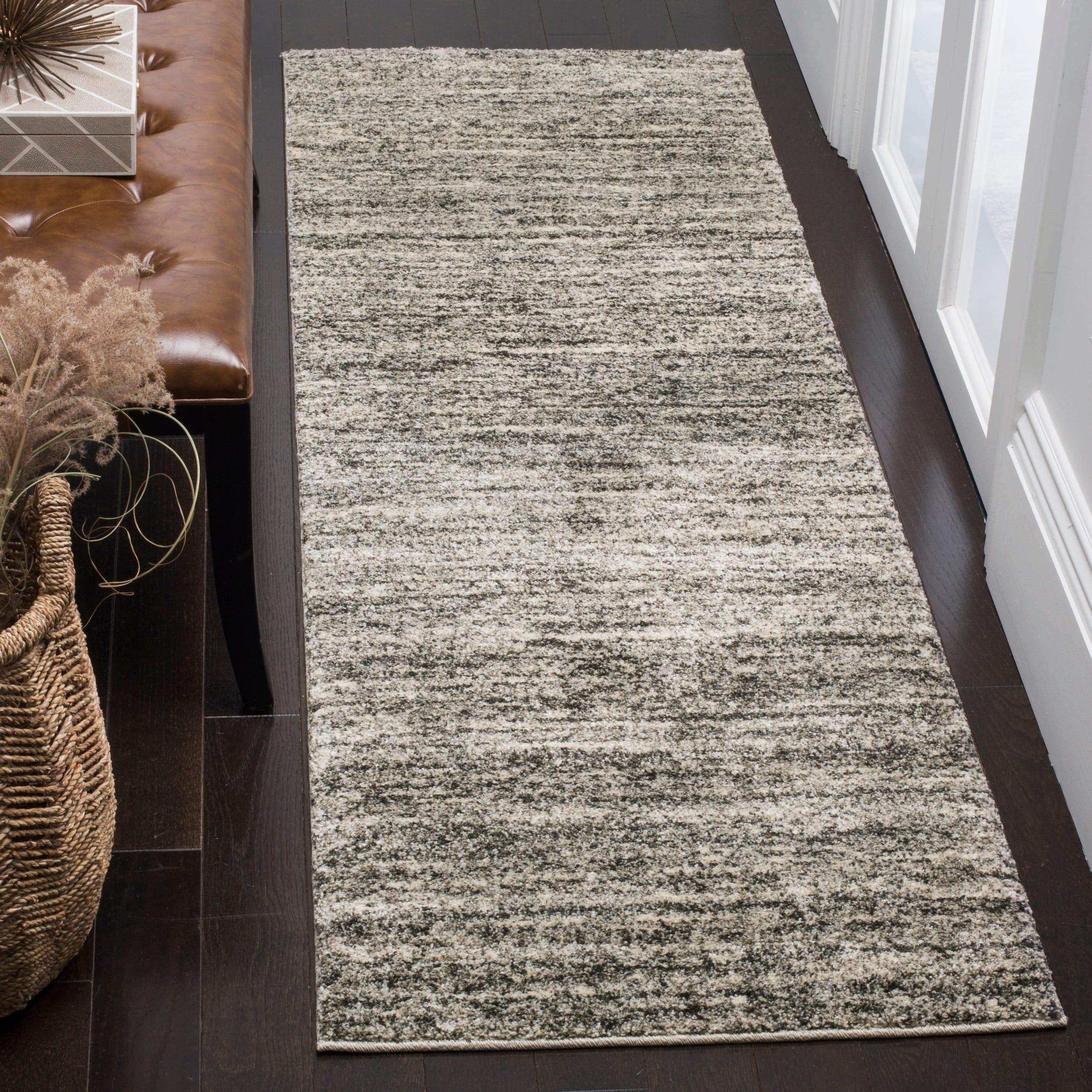 SAFAVIEH Retro Collection Runner Rug - 2'3