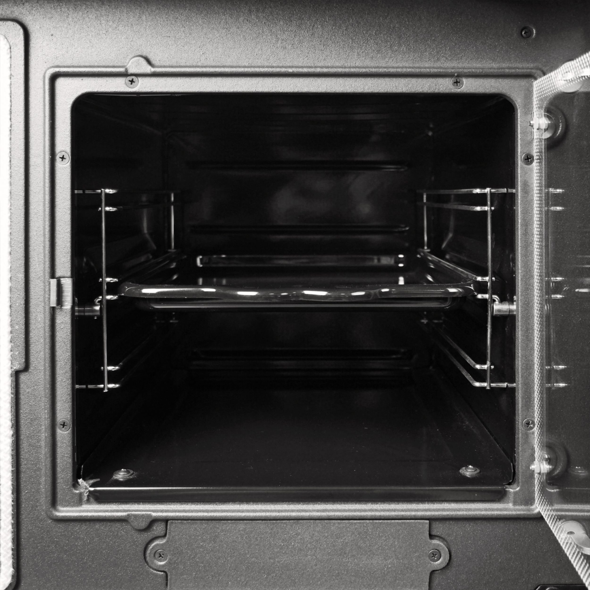 Cucina A Legna 'Sovrana Easy' Rivestimento Esterno In Acciaio Porcellanato. Telaio, Piastra E Cerchi In Ghisa. Forno Smaltato Panoramico. Cassettone Portalegna. Focolare In Ghisa Con Sistema Di Post Combustione, Griglia Fuoco In Ghisa. Porta Fuoco Con Dop