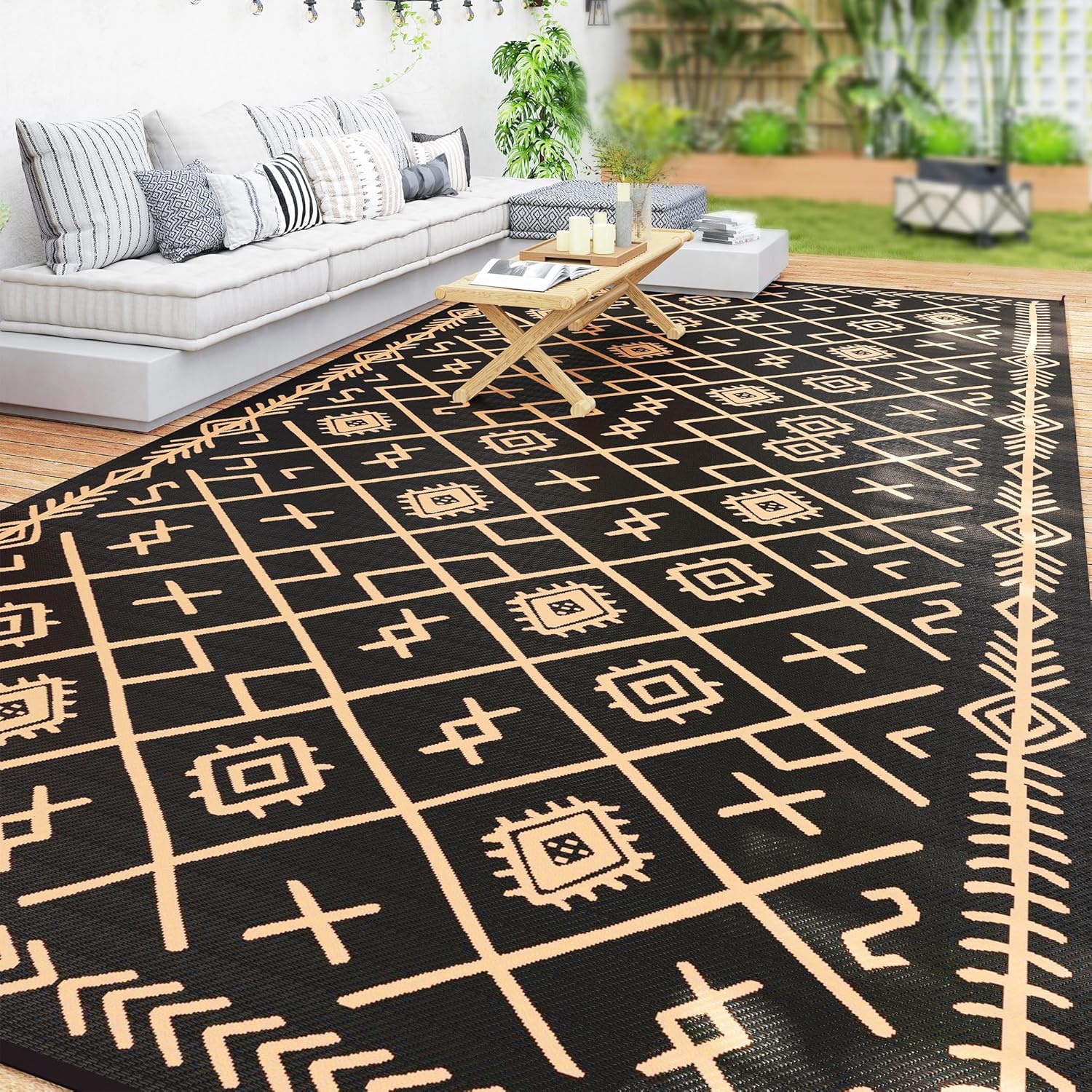 Outsunny Reversible Outdoor Rug, 9' x 18' Waterproof Plastic Straw Floor Mat, Portable RV Camping Carpet, Large Floor Mat for Backyard, Deck, Picnic, Beach, Black & Brown Rhombus