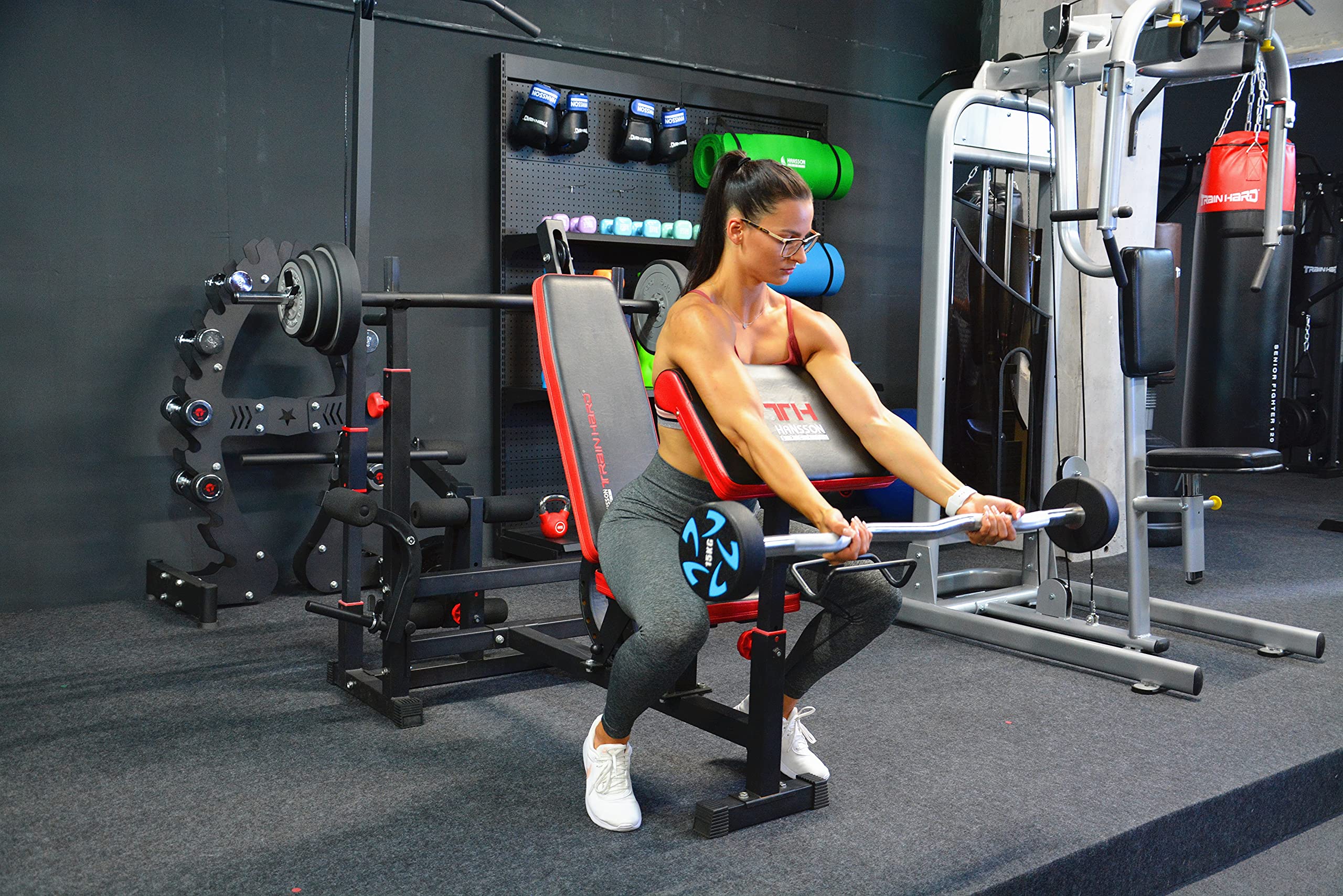 Train Hard Universal Hantelbank Kraftstation Fitnesscenter mit Latzug, Curlpult, Butterfly, Bein- und Bauchtrainer, in DE zertifizierte Qualität!
