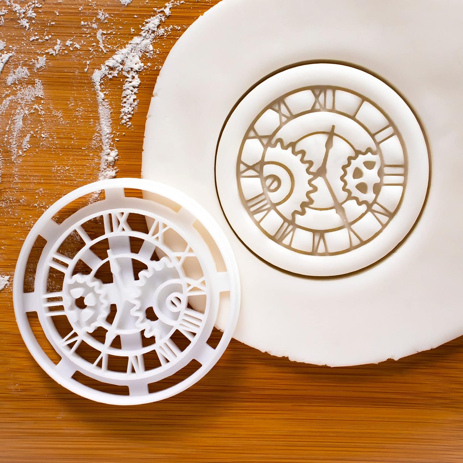 Set of 3 Steampunk cookie cutters (Designs: Steampunk Gear, Clock and Hat), 3 pieces - Bakerlogy