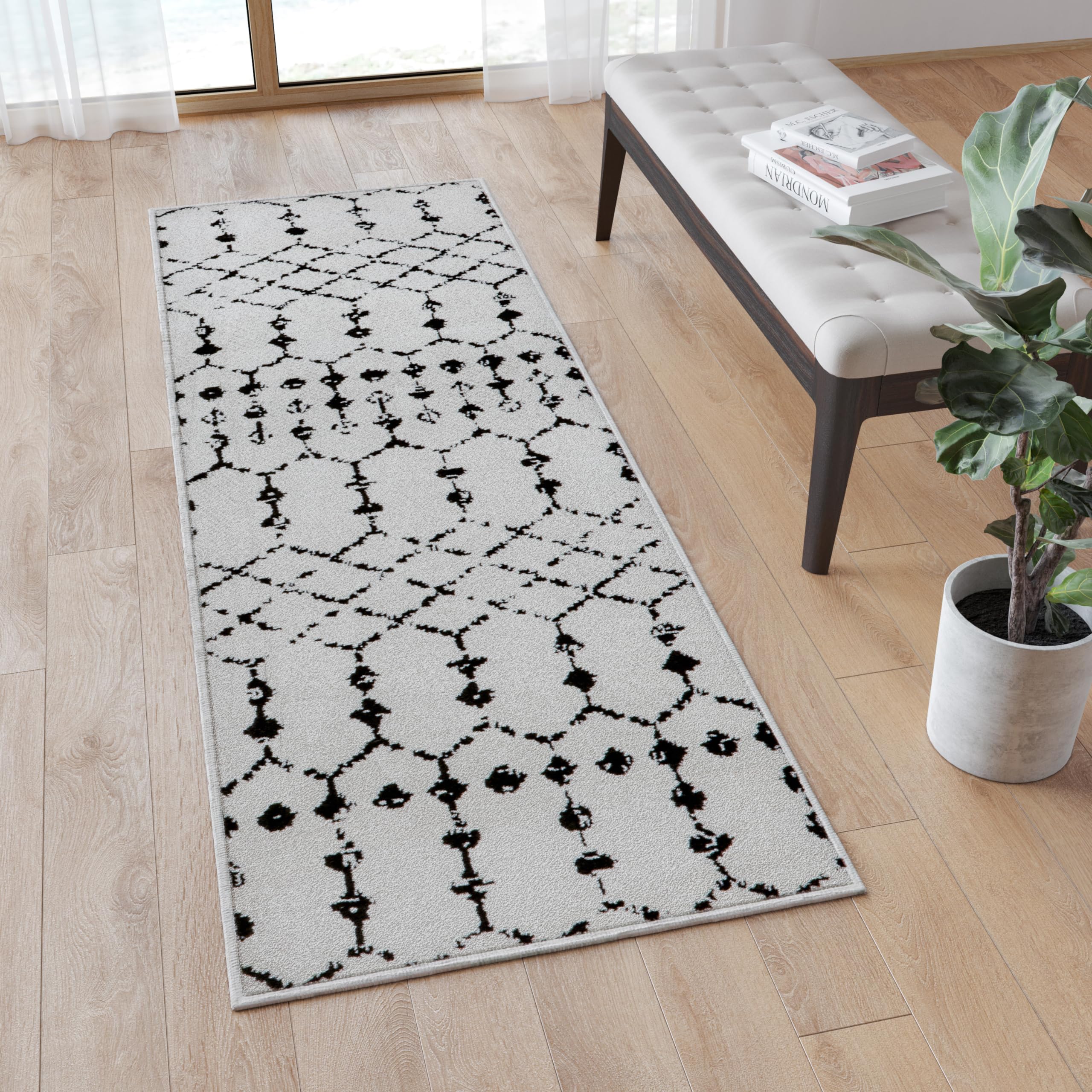 Tapis bohémien en polyester ivoire et noir à poils courts durable