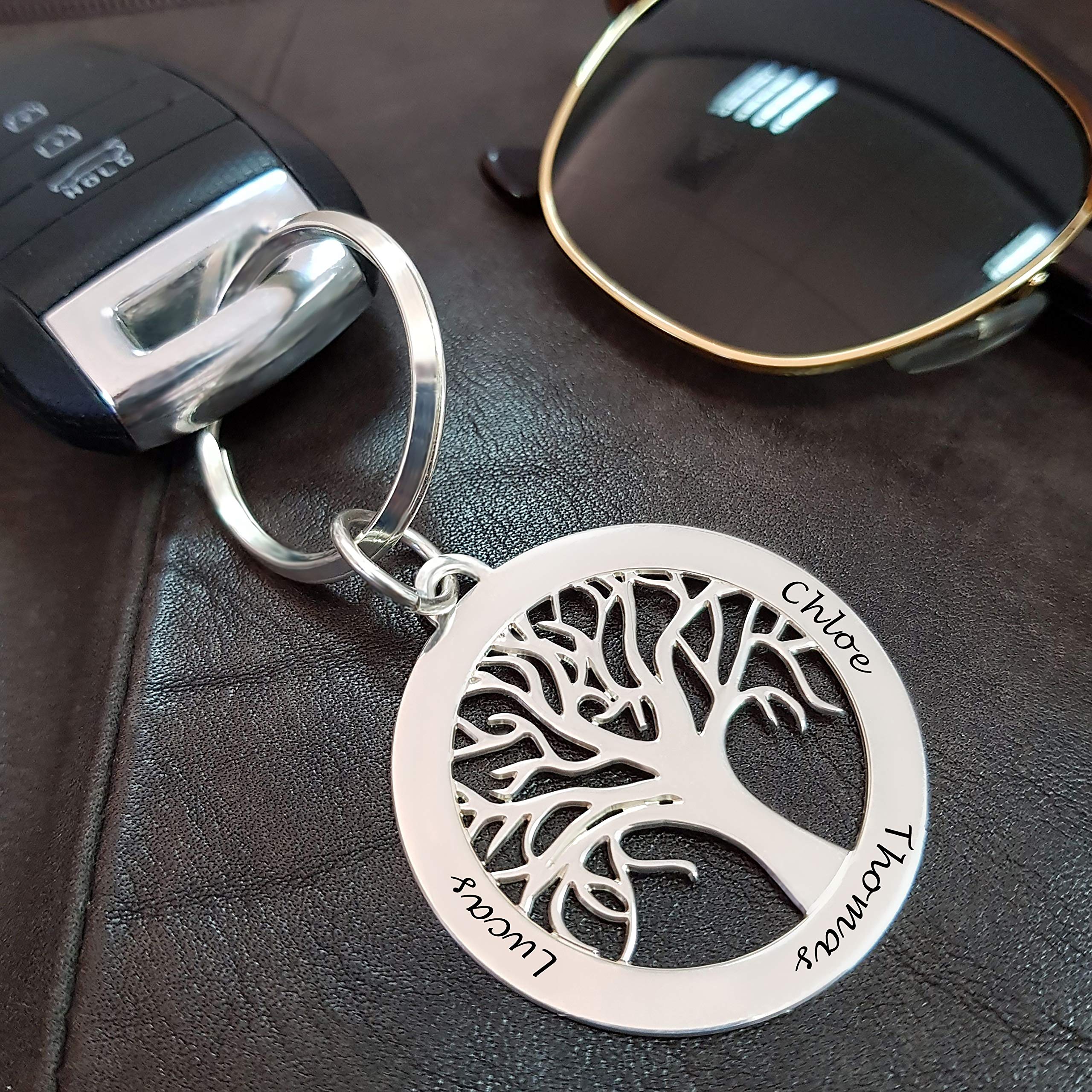 MyNameNecklace MYKA - Llavero Personalizado Árbol de la Vida - Joyería para Mamá, Abuela - Accesorios con nombre, letras - Regalos para Día de la madre, Navidad, Aniversario