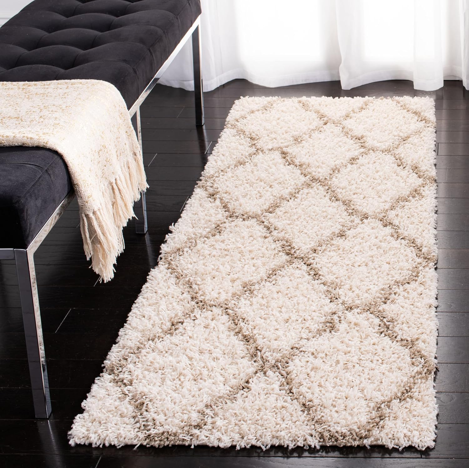SAFAVIEH Dallas Shag Collection Accent Rug - 2'3" x 4', Navy & Ivory, Trellis Design, Non-Shedding & Easy Care, 1.5-inch Thick Ideal for High Traffic Areas in Entryway, Living Room, Bedroom (SGDS257N)