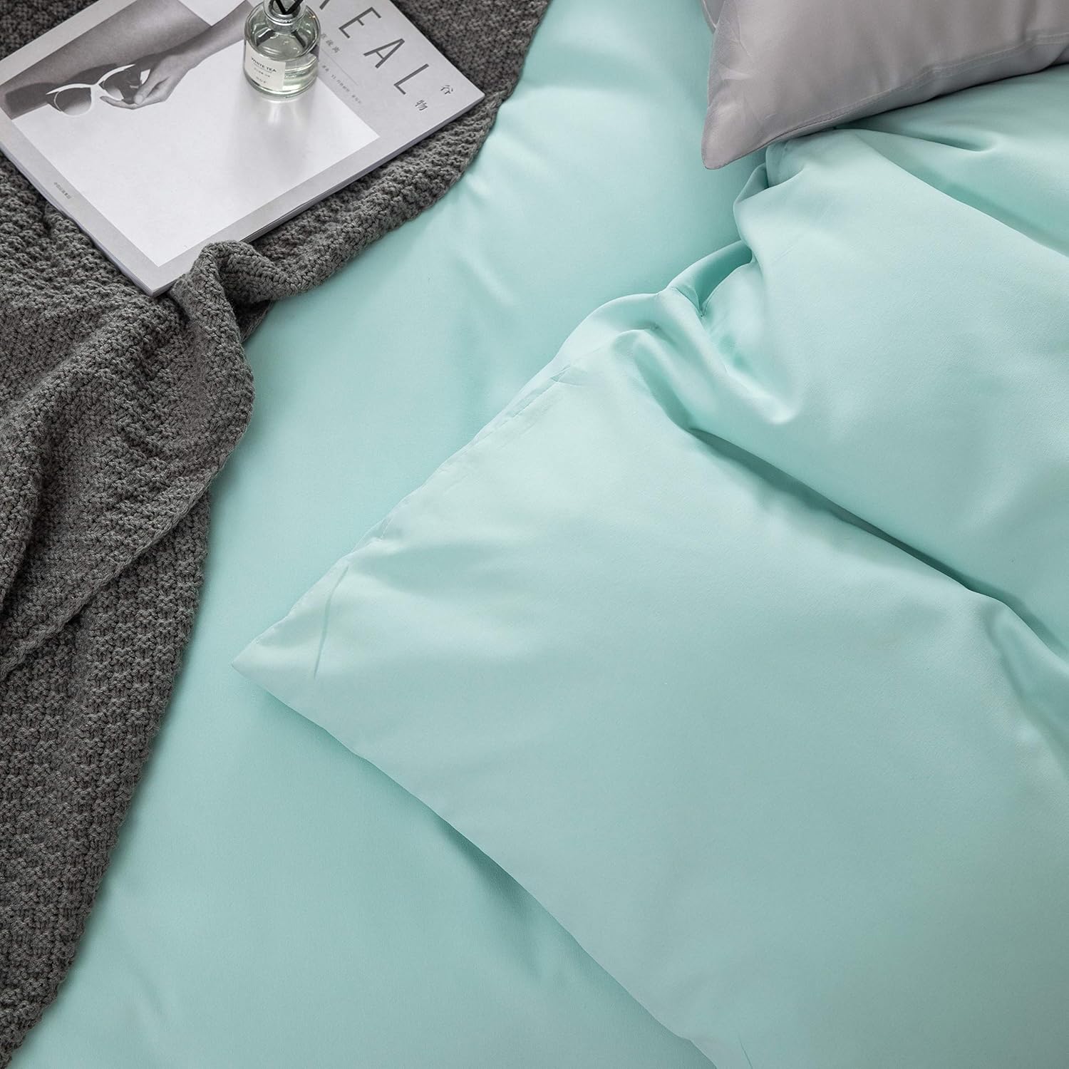 HTgroce Microfiber Bedding Duvet Cover Set King Size, Breathable Luxury Soft Bedding Sets, Comforter Protector with Zipper,Machine Washable(No Comforter) (Green King 104"x90", 3Pcs)