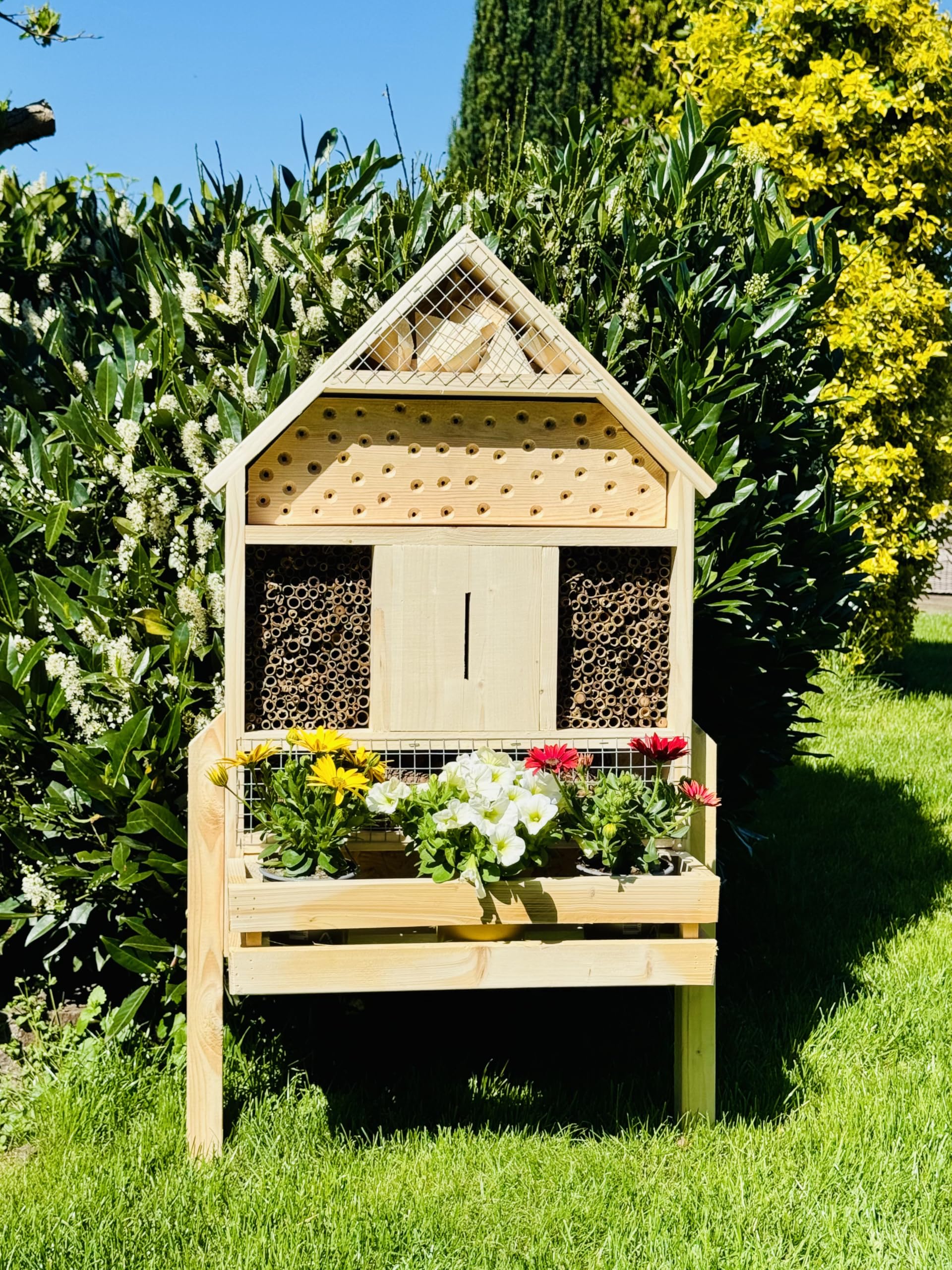handgefertigtes Insektenhotel XL Wildbienen Nisthilfe I Insektenhaus mit Blumenkasten aus Holz und Standfuß 97 x 51 x 18 cm (HxBxT) I Wetterfest I Bienenhaus I Produziert in der EU