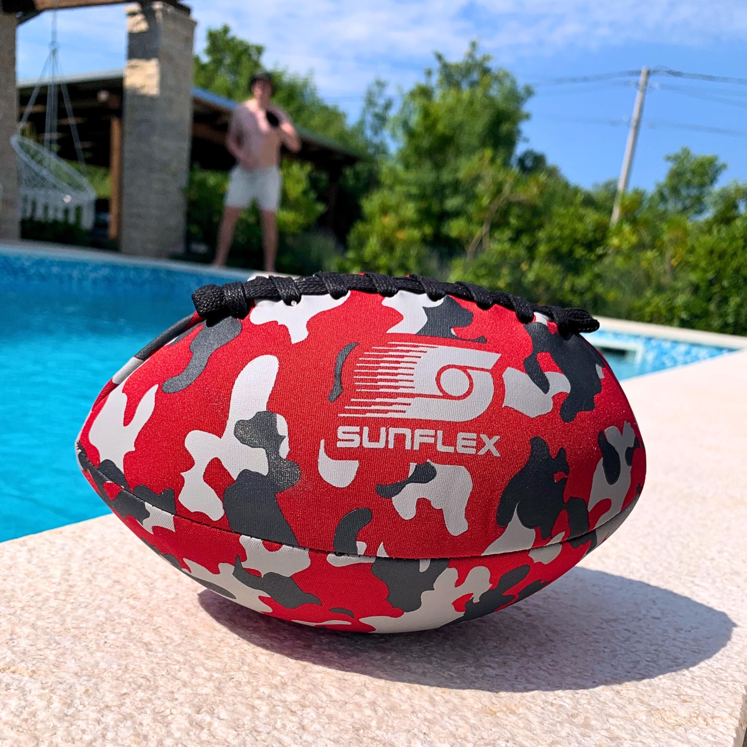 Sunflex® Néoprène American Football Camo Rouge | Très Maniable Et Idéal Pour Lancer Et Attraper | Ballon Souple Et Léger Pour La Plage Et Le Jardin | Extrêmement Robuste Et Pour Tous