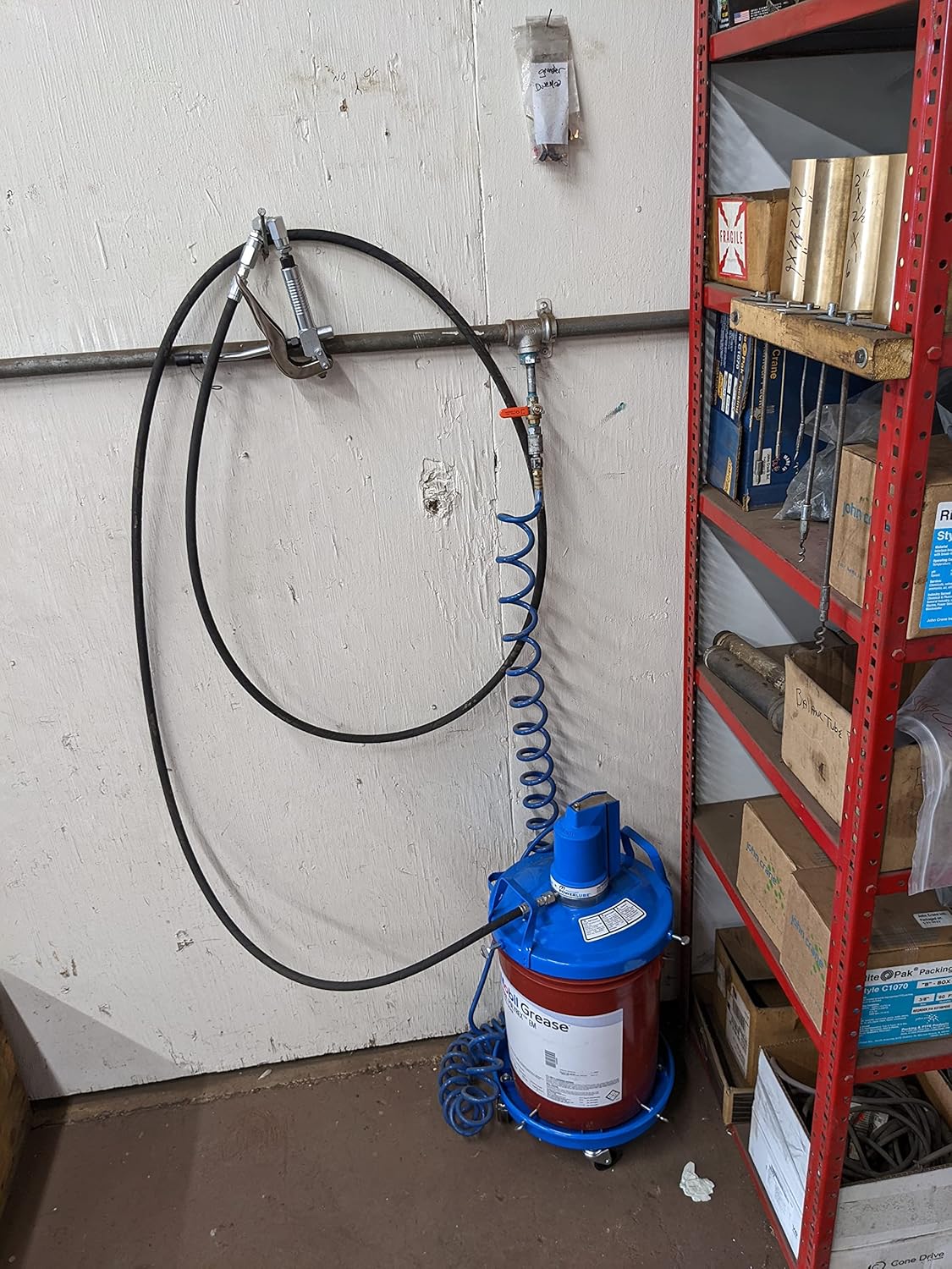 Macnaught Legendary P3TR 50:1 Air-Operated Grease Pump for 5 Gallon / 35 LB containers. Industry Leading 10 Year Warranty. Includes Booster Gun, Hose and Trolley. Low Air Consumption (3CFM) : Automotive