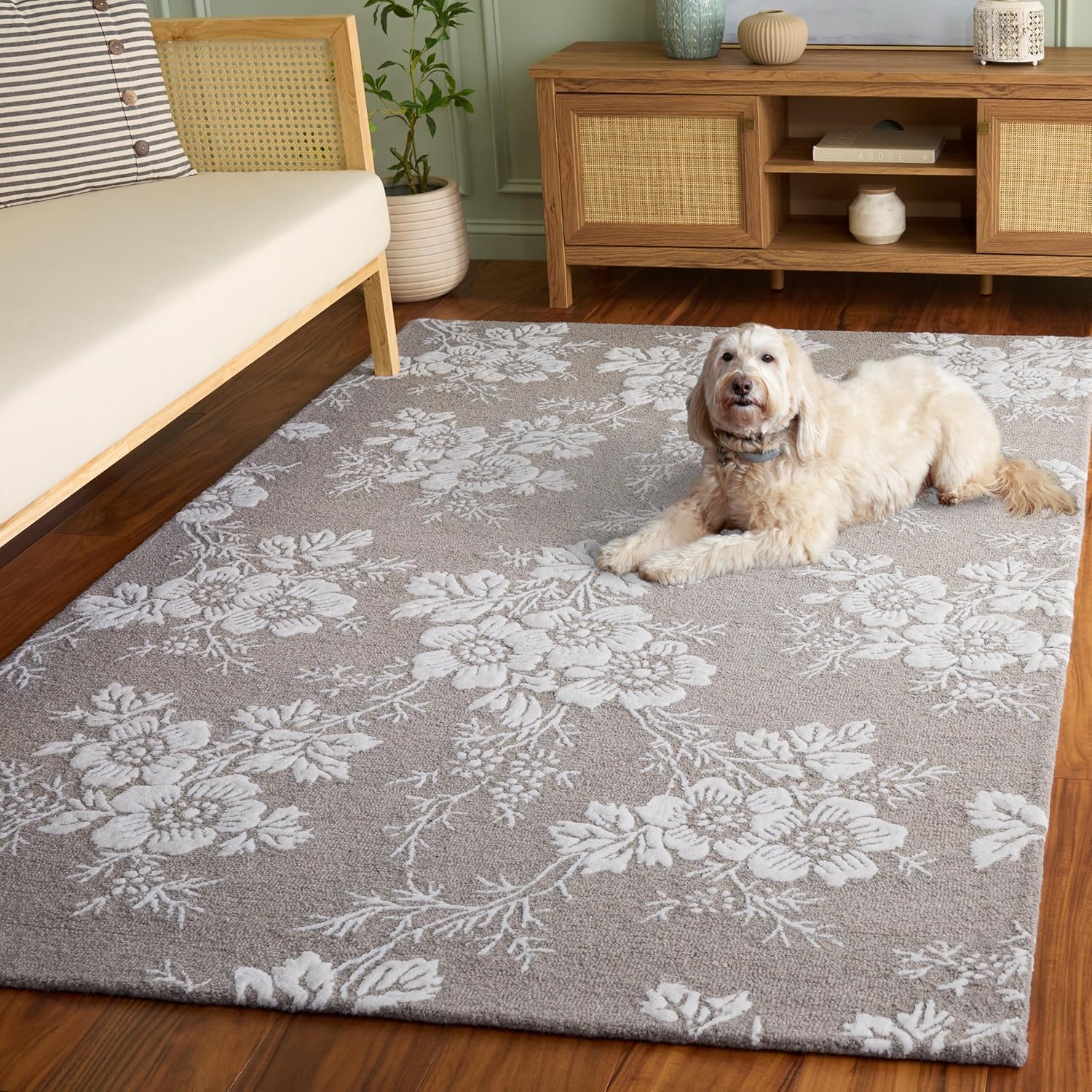 SAFAVIEH Area Rug 4x6 - Glamour Collection - Taupe & Ivory, Handmade Wool & Viscose, Floral Design, Ideal for Living Room, Bedroom, Dining Space (GLM625E)