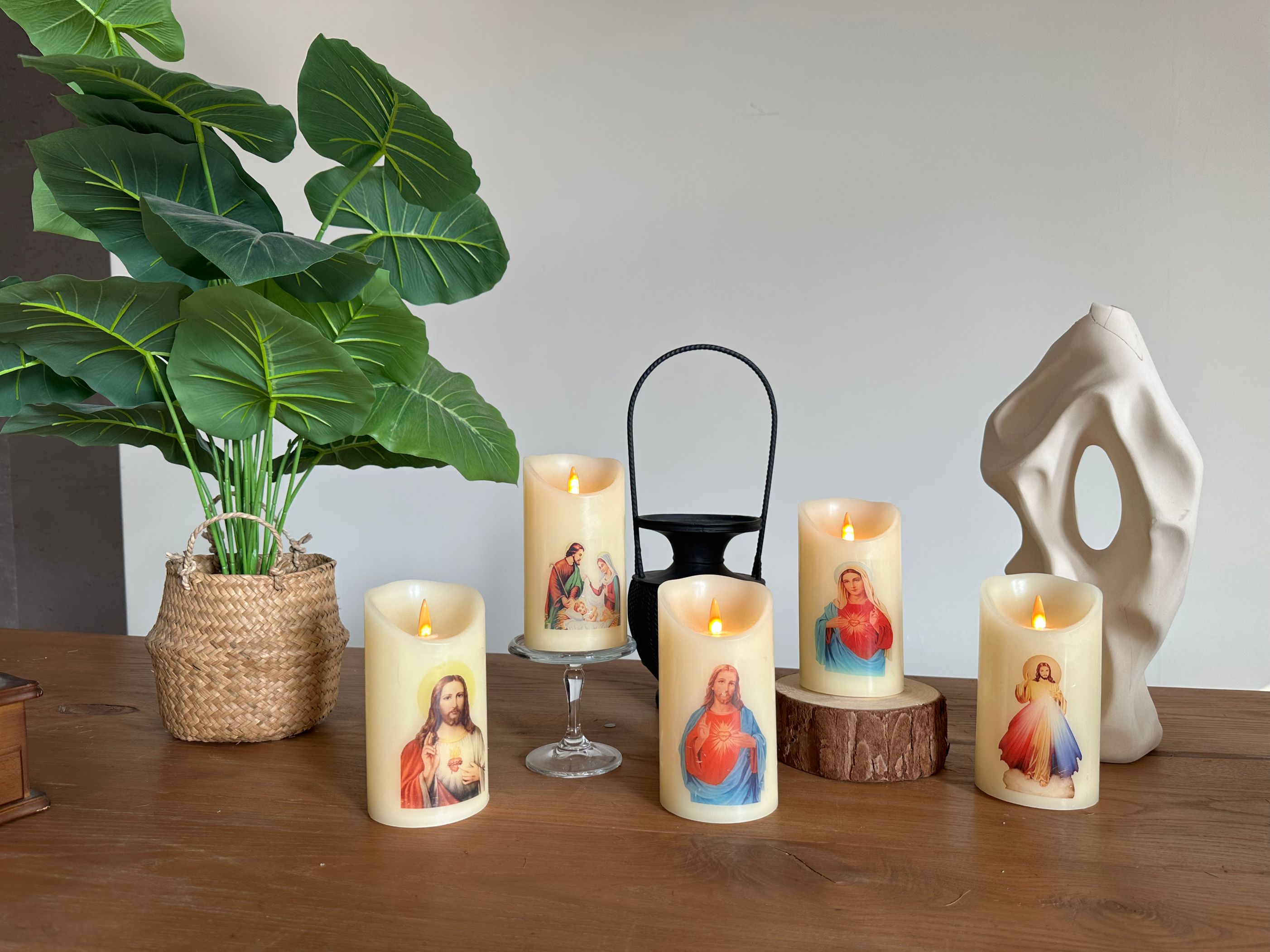 Toyvian Flameless Battery Operated Religious Candle – LED Electric Light With Wax Finish, Red, Uses 2x AA Batteries, For Church Or Home