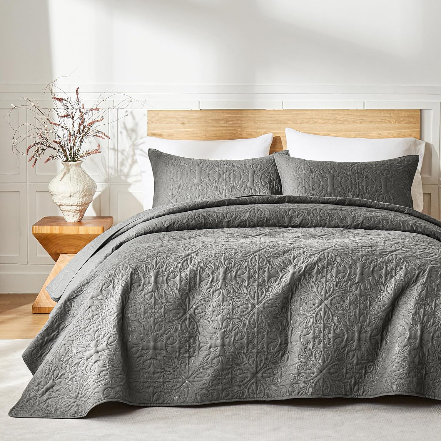 akkialla Full Queen Quilt Bedding Set for All Seasons,Lightweight Dark Grey Bedspreads Queen Size,Modern Style Microfiber Soft Floral Pattern Coverlet Set(1 Quilt,2 Pillow Shams)