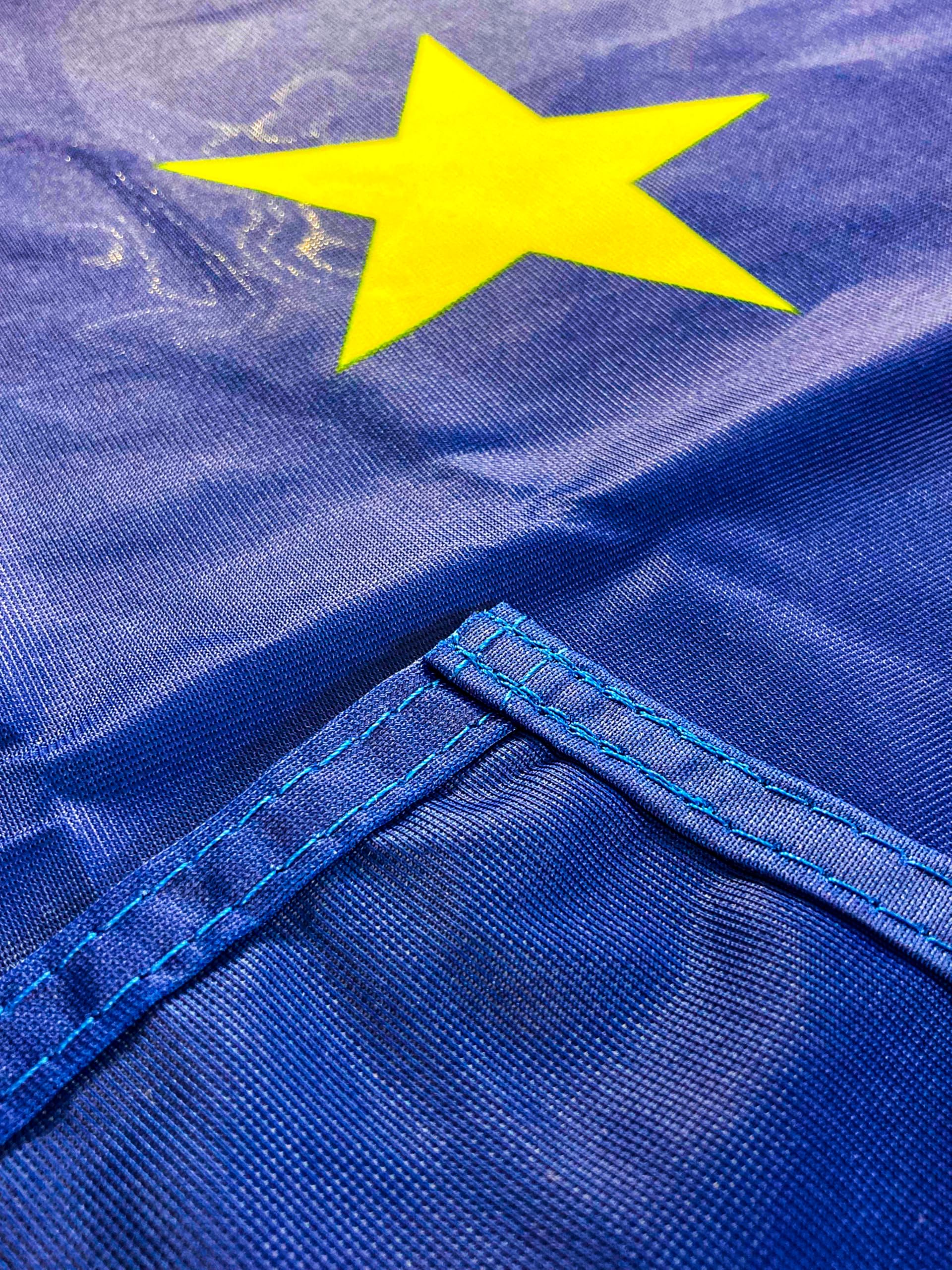 Bandiera Europa 225x150 cm - Tessuto Nautico Resistente e Colori Brillanti. Bandiera dell'Europa ideale per esterno e interno