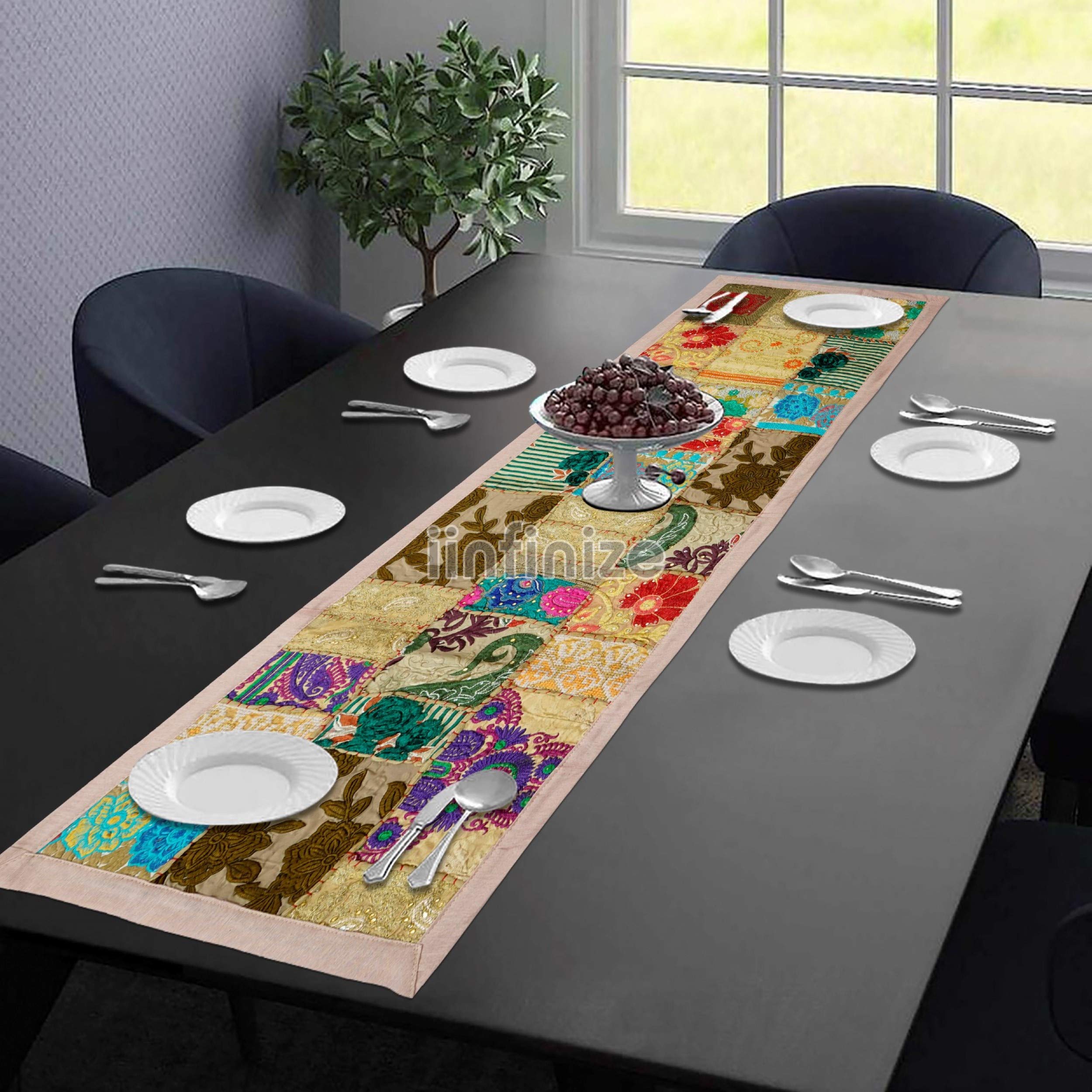 Chemin de table rectangulaire en patchwork pour sublimer sans effort une table trop simple.