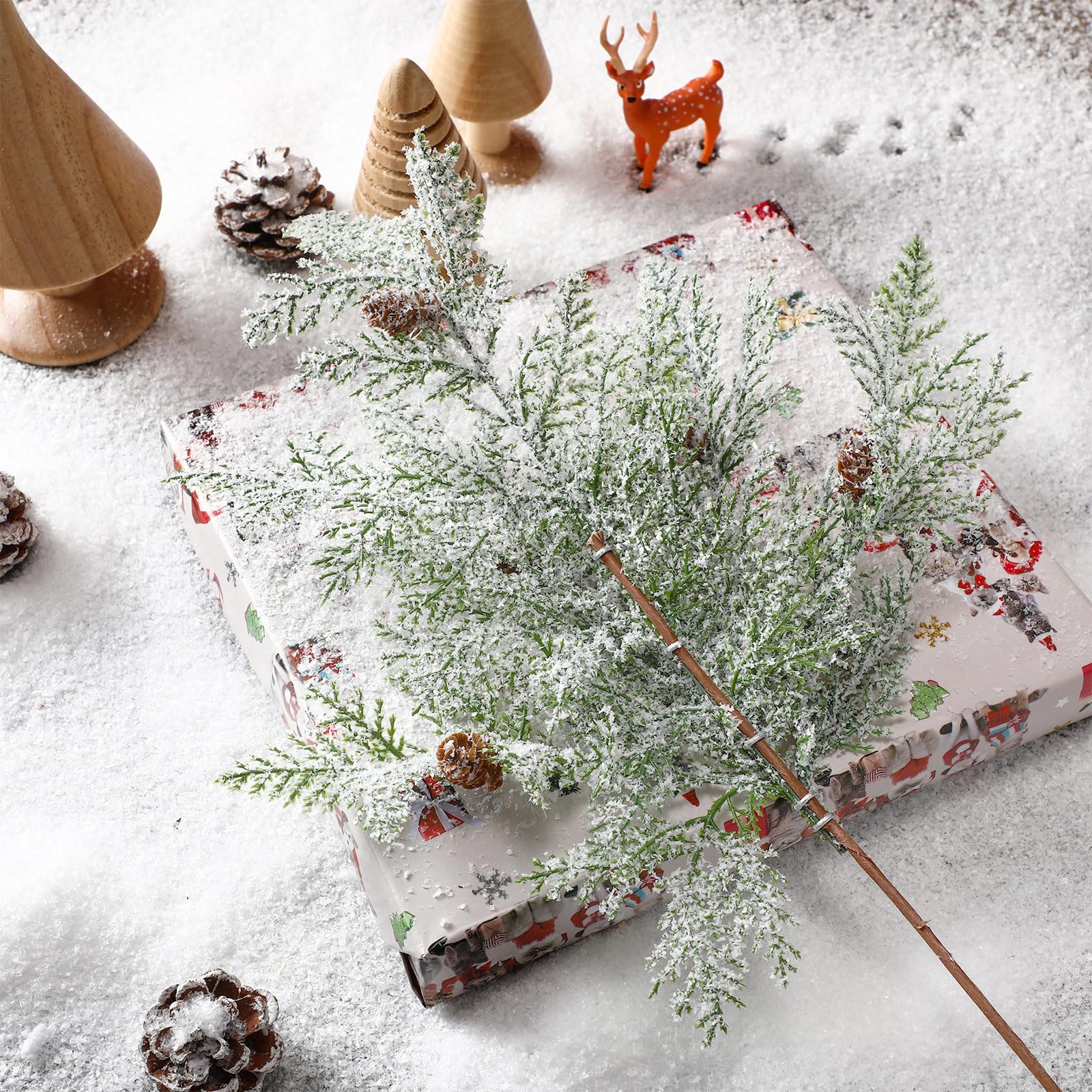 Giegxin Lot de 12 grandes branches de pin de Noël givrées de 45,7 cm avec pommes de pin artificielles pour couronne de Noël, travaux manuels, décoration d'intérieur