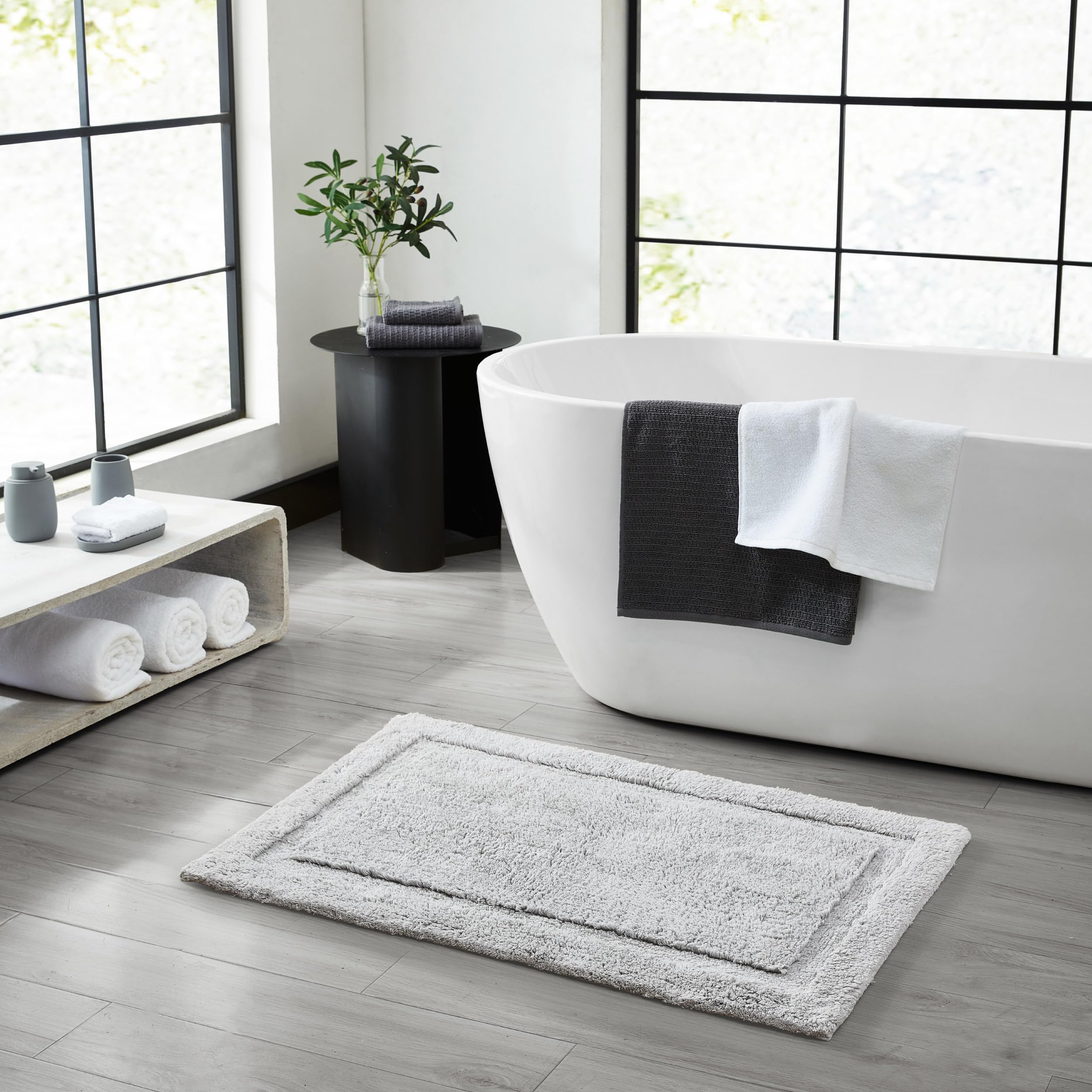 Jean Pierre New York Lydia Border Badematte, 100 % Baumwolle, rutschfest, 43,2 x 61 cm und 50,8 x 81,3 cm, Grau, 2-teiliges Set