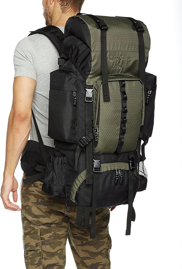 Amazon Basics - Mochila de senderismo con estructura interna y capa para lluvia