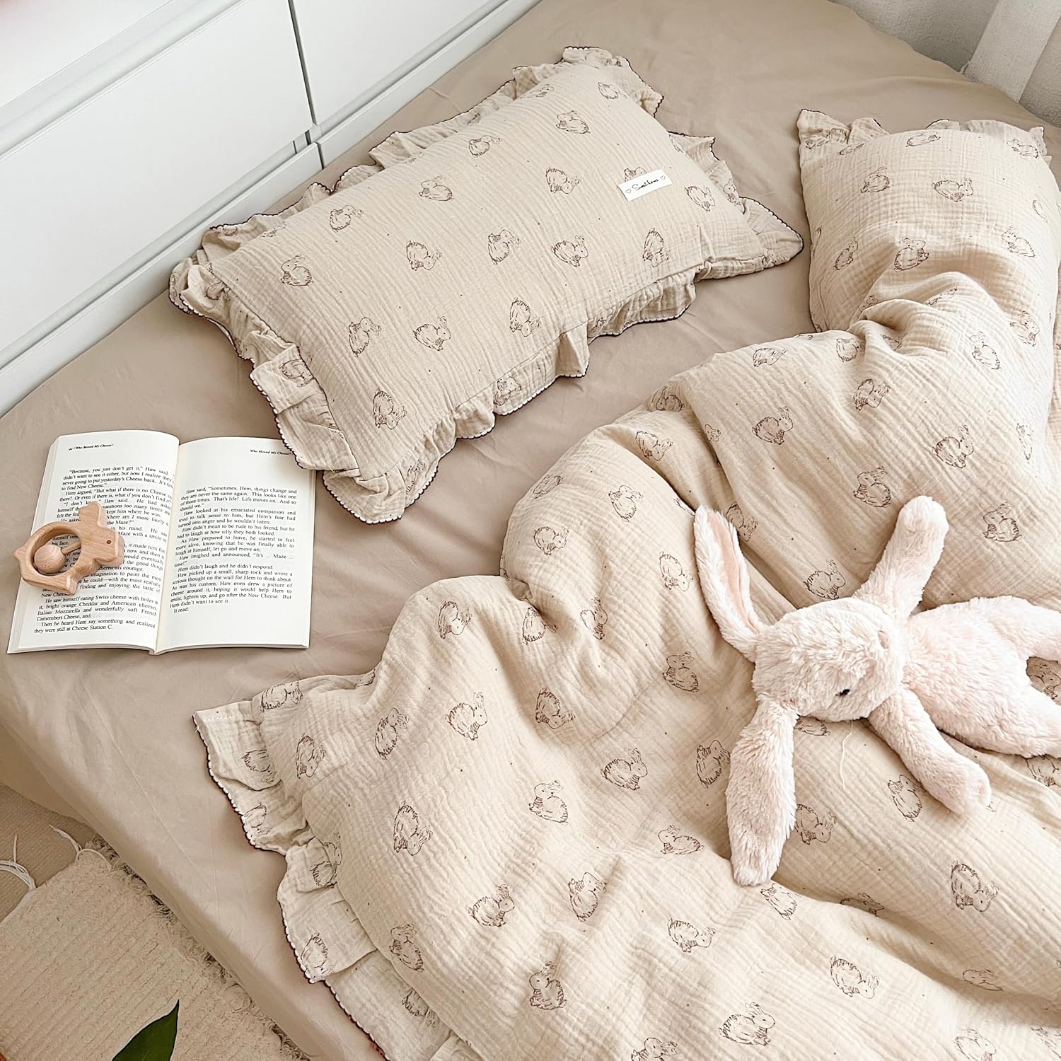 AOJIM Cute Rabbit Kids Pillowcase for Boys Girls, Super Soft Muslin Cotton Baby Toddler Crib Ruffled Bedding Pillowcase, Machine Washable Nursery Pillowcase, Durable Kids Pillow Cover, 26 * 20''