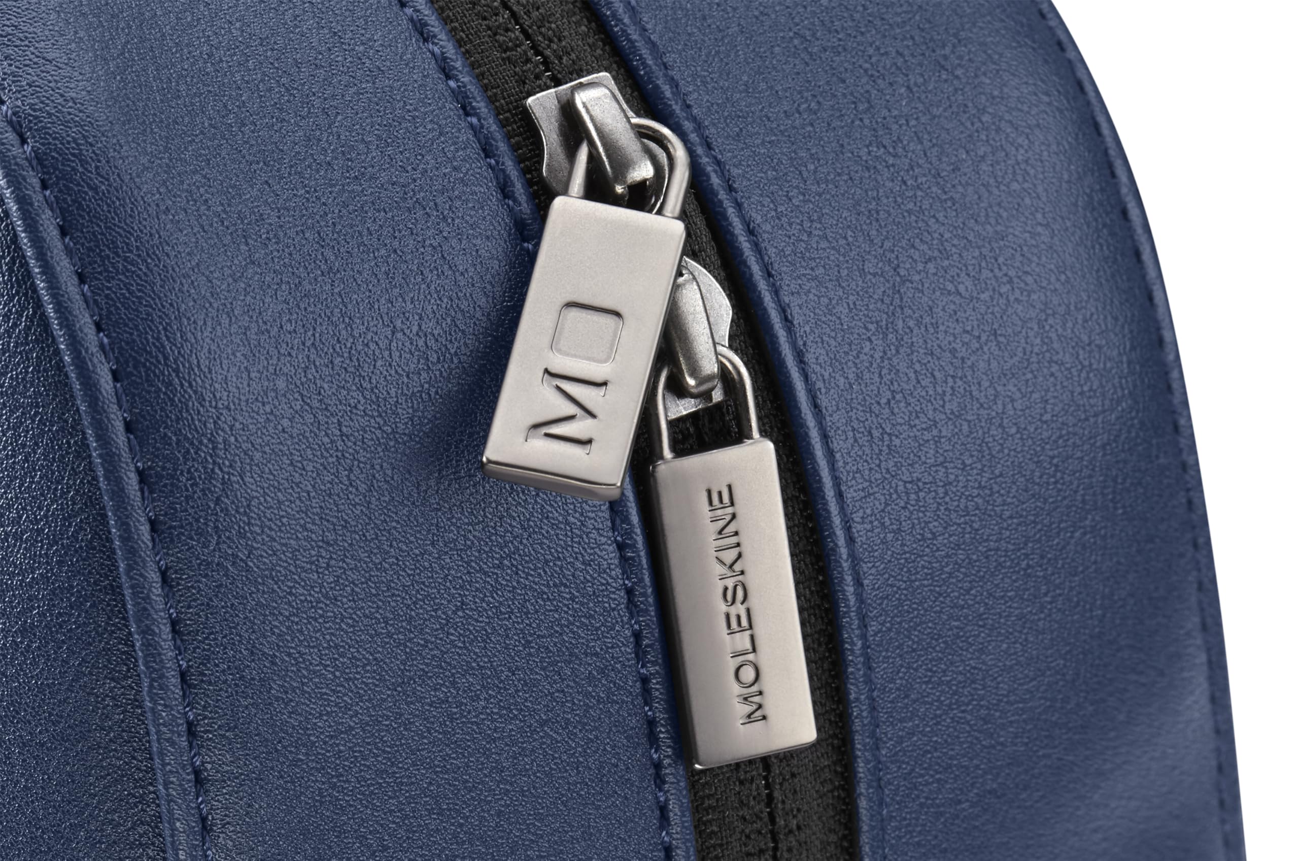 Moleskine Zaino Small Collezione Classic, Zaino Porta PC Compatibile con Laptop, Notebook e iPad fino a 11", Dimensioni 25 x 36 x 7 cm, Colore Blu Zaffiro