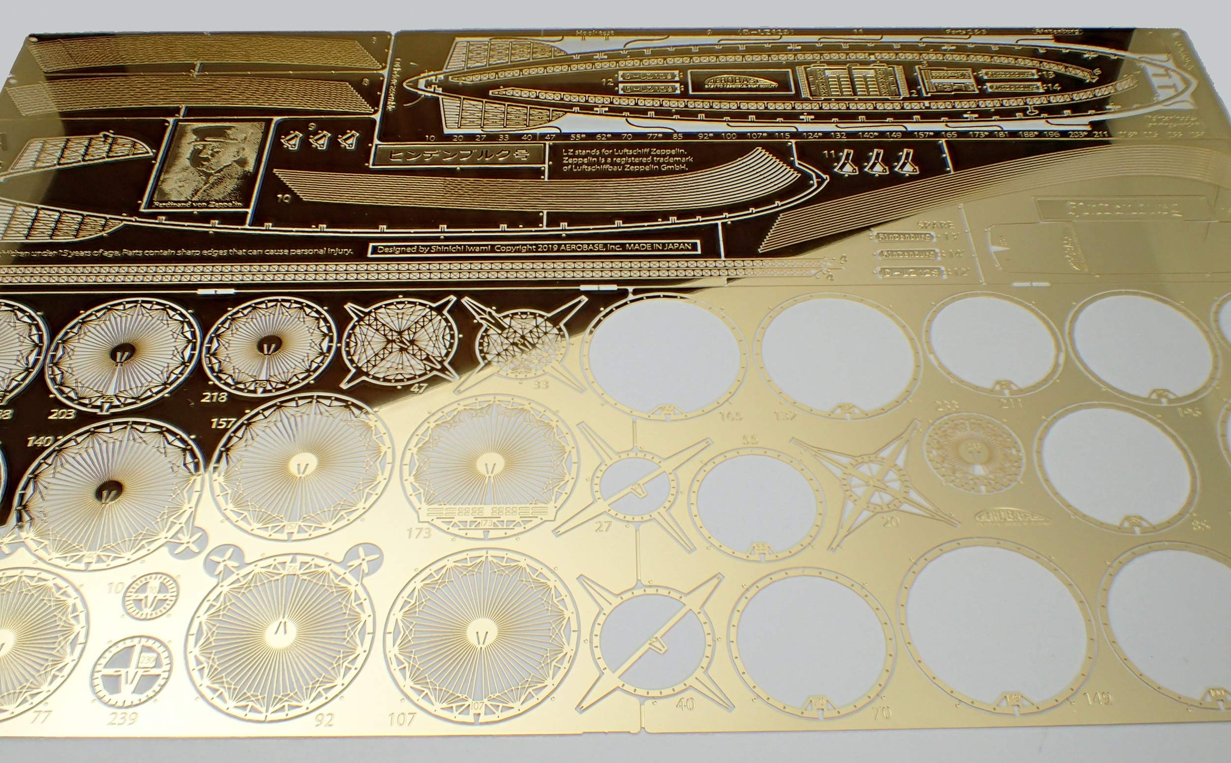 Amazon | エアロベース C002G 1/1000 ヒンデンブルク号 ゴールド 金属