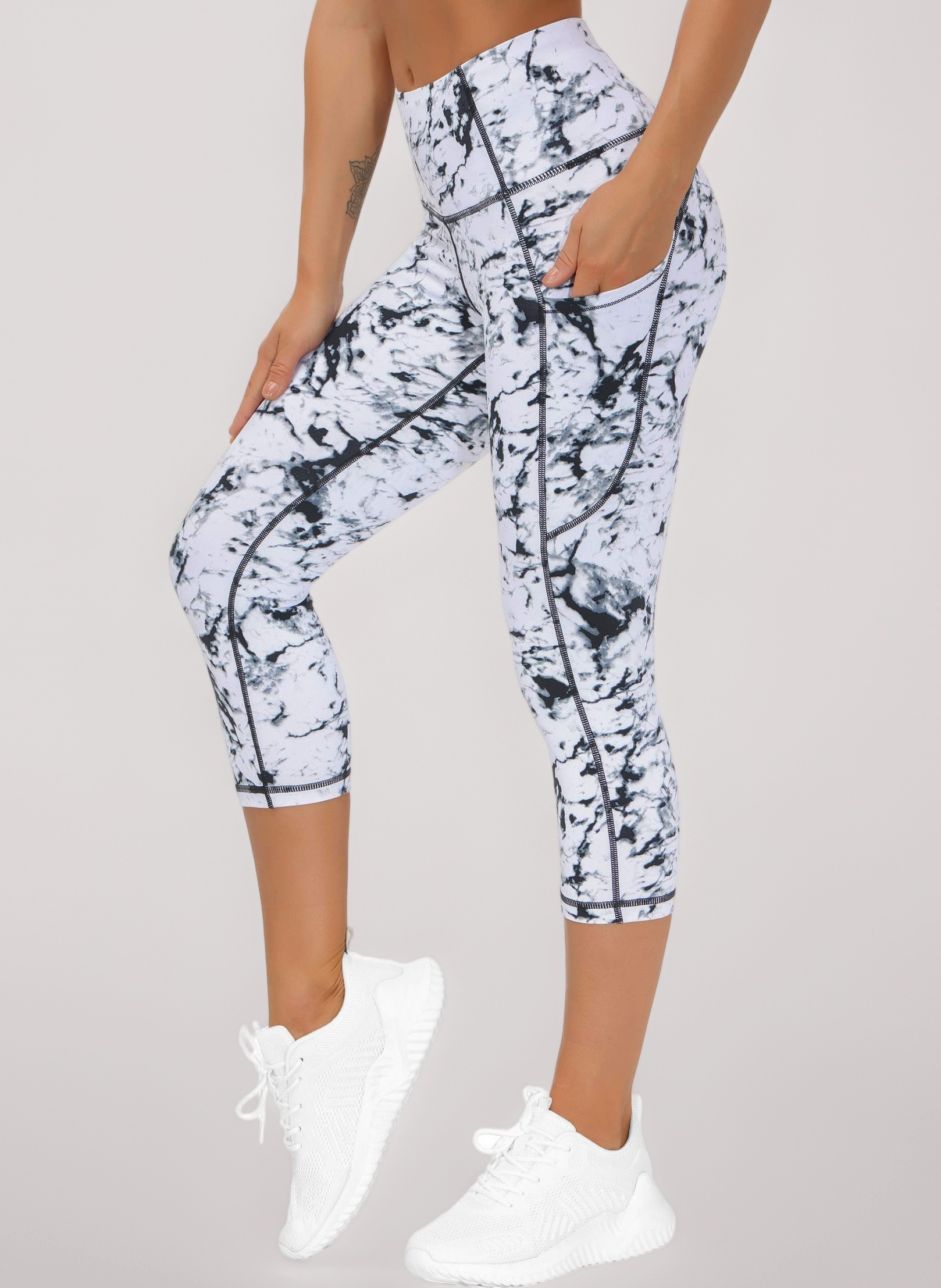 THE GYM PEOPLE Women's High Waistd Capri 3/4 Length Yoga Leggings with Pockets Tummy Control Yoga Pants for Ladies Sports Running