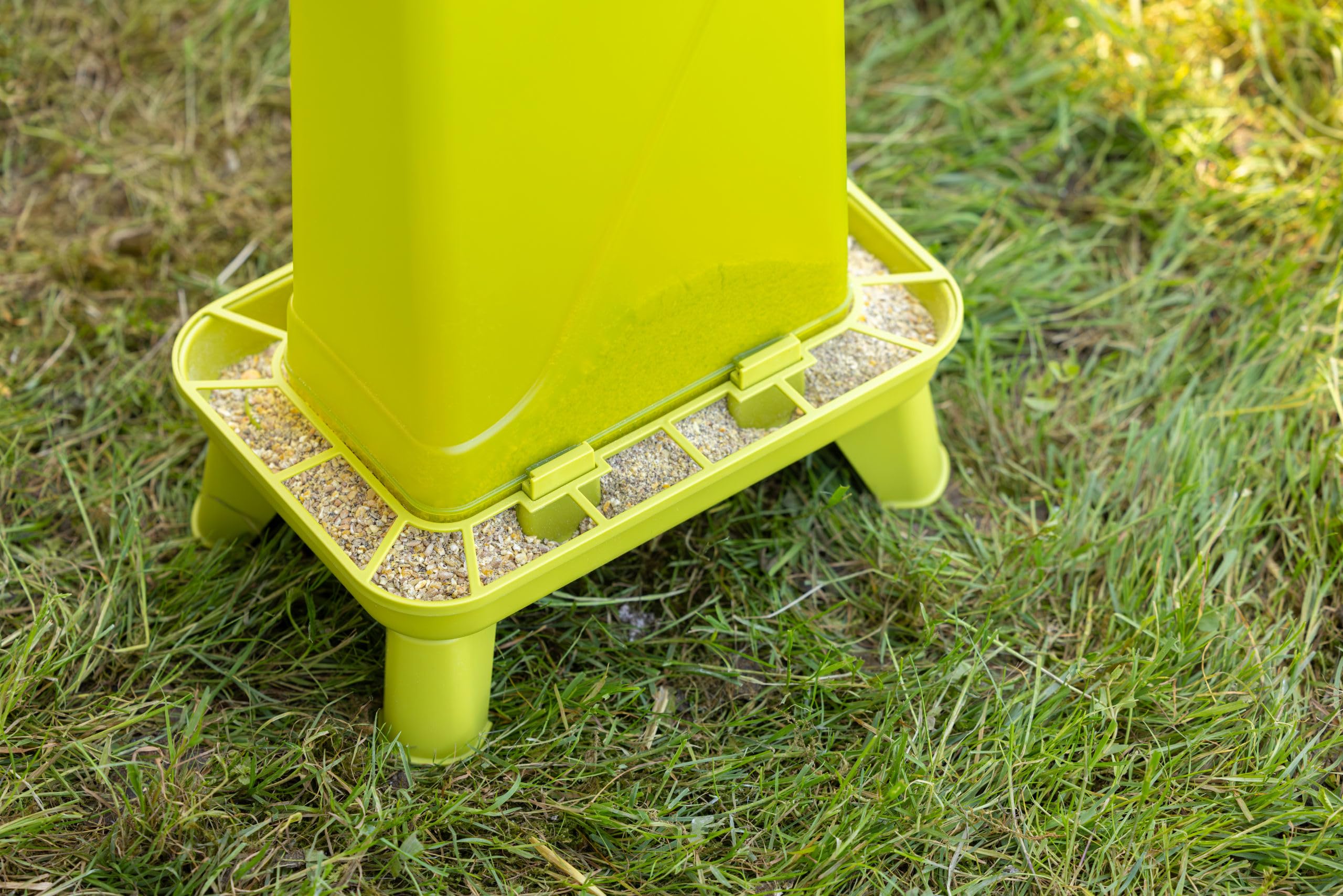 Kerbl Hobbyfarming mangiatoia Automatica con Piedini, 5,5 l, Verde, 19,5 x 28,5 x 39,5 cm, mangiatoia per pollame, distributore di mangime, plastica, pollame