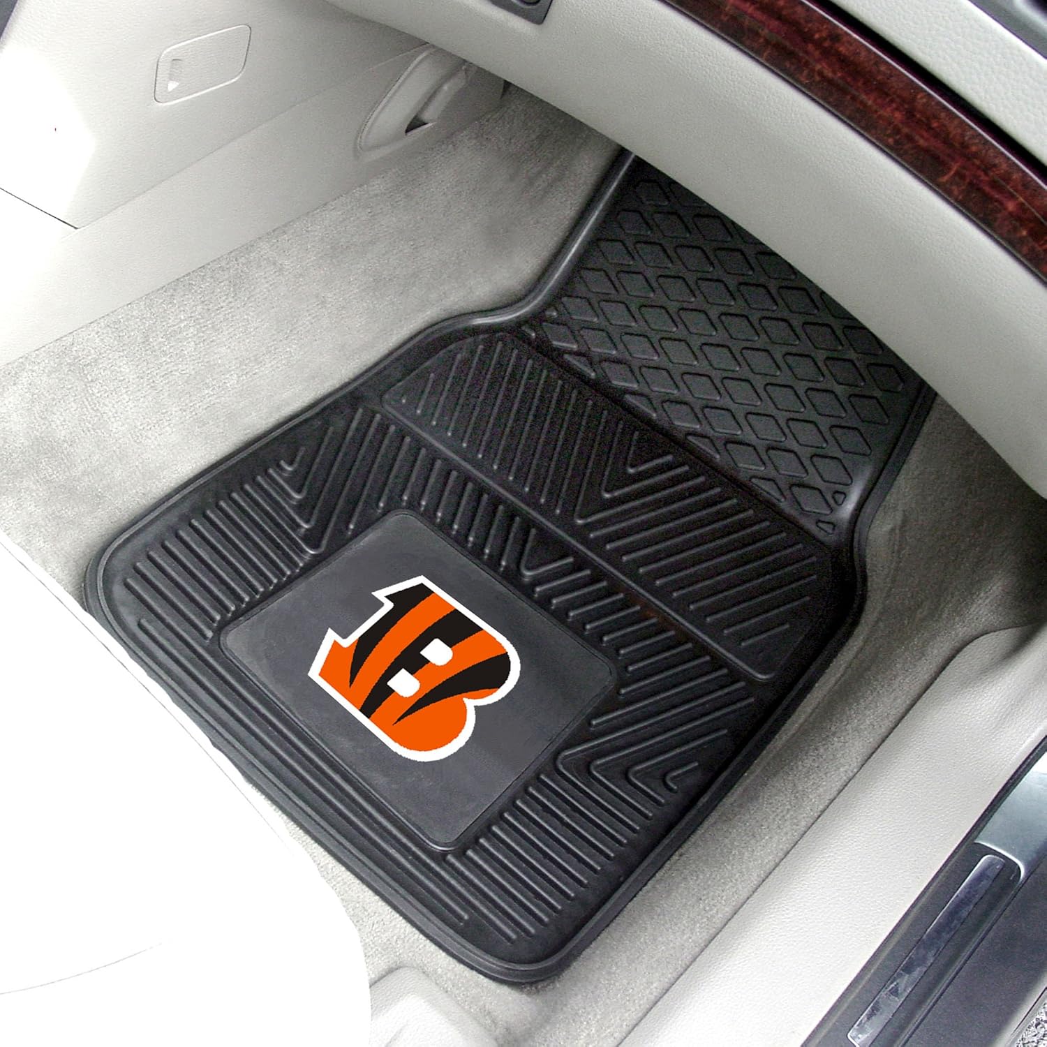 FANMATS 8891 Cincinnati Bengals 2-Piece Heavy Duty Vinyl Car Mat Set, Front Row Floor Mats, All Weather Protection, Universal Fit, Deep Resevoir Design