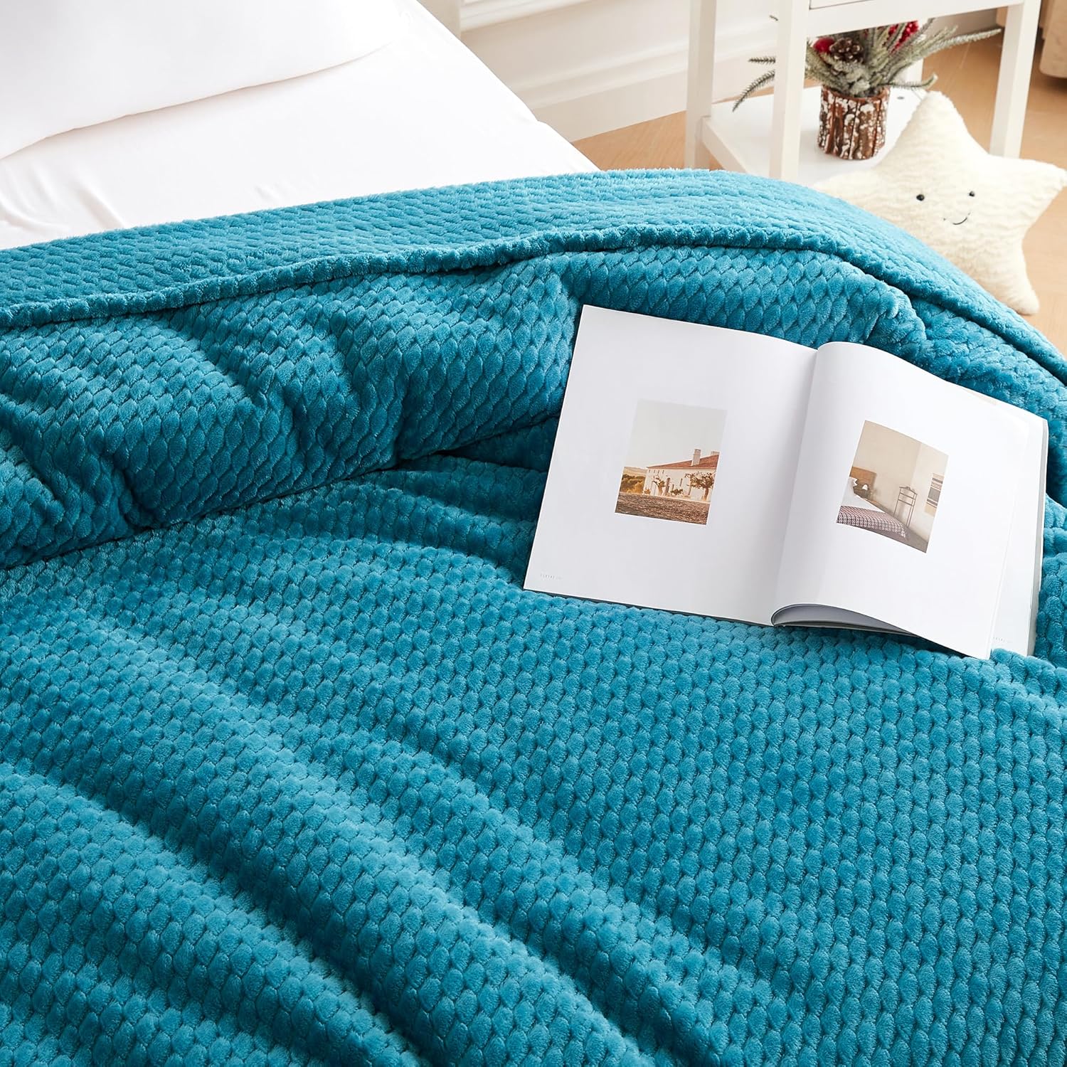 120x120 Inch Huge 10'x10' Extra Large Soft Cozy Fleece Blanket, Giant Seamless Oversized King California King Blanket Olive-Shaped Jacquard Pattern for Sofa, Family, Travel - Teal - Image 5