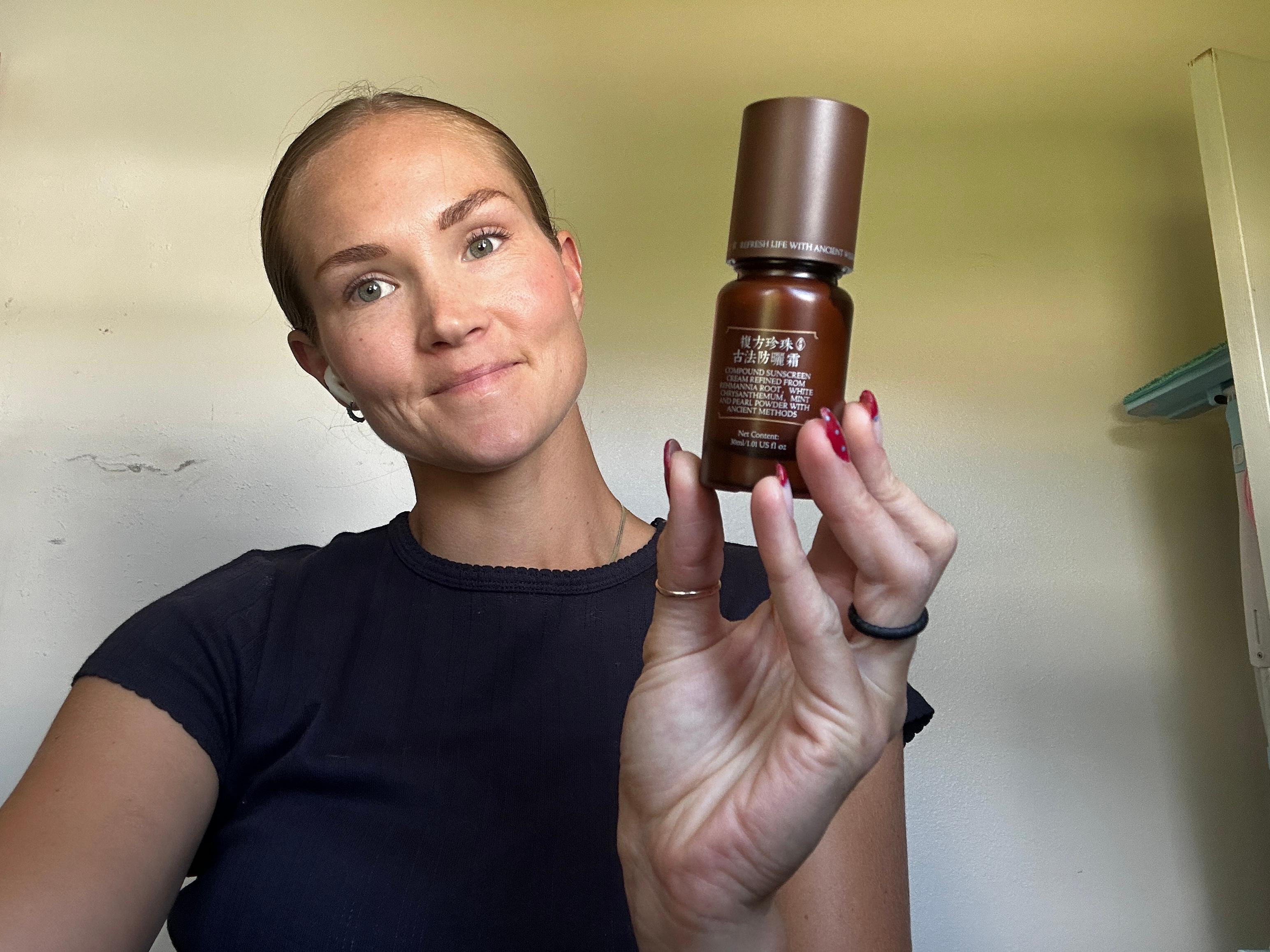 Brightening facial serum sunscreen