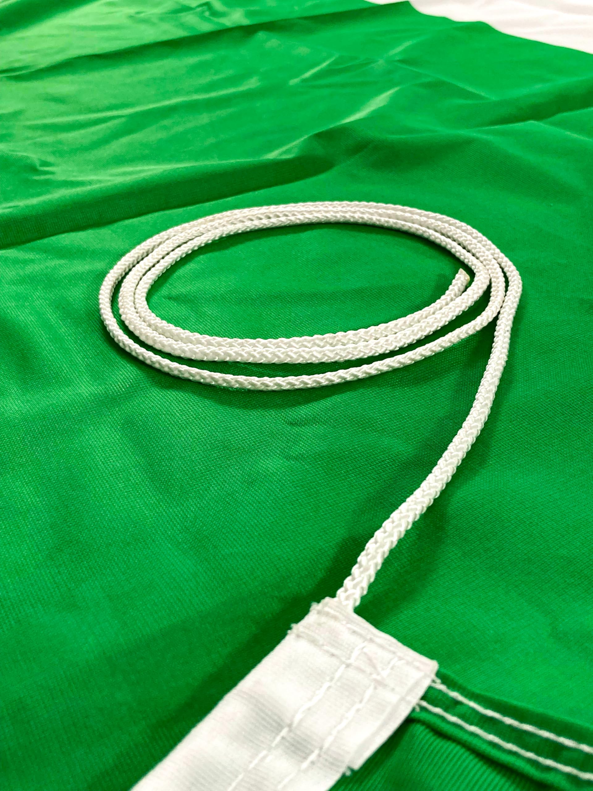 Bandiera Italiana 225x150 cm - Tessuto Nautico Resistente e Colori Brillanti. Bandiera dell'Italia ideale per esterno e interno