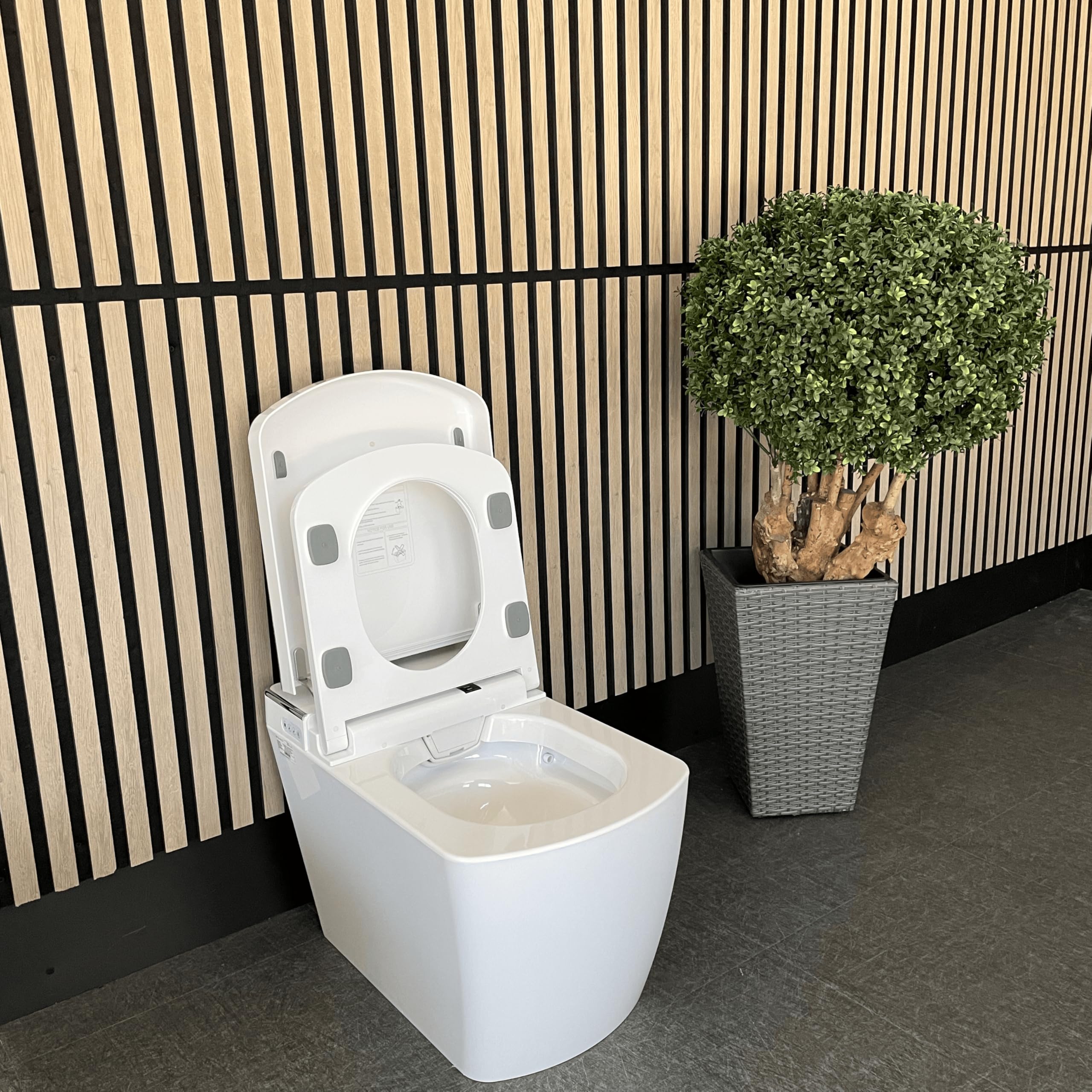 Inodoro Inteligente de Estilo Japonés Tokio | Temperatura asiento ajustable | Chorrito de agua | Mando a distancia | Descarga automática.