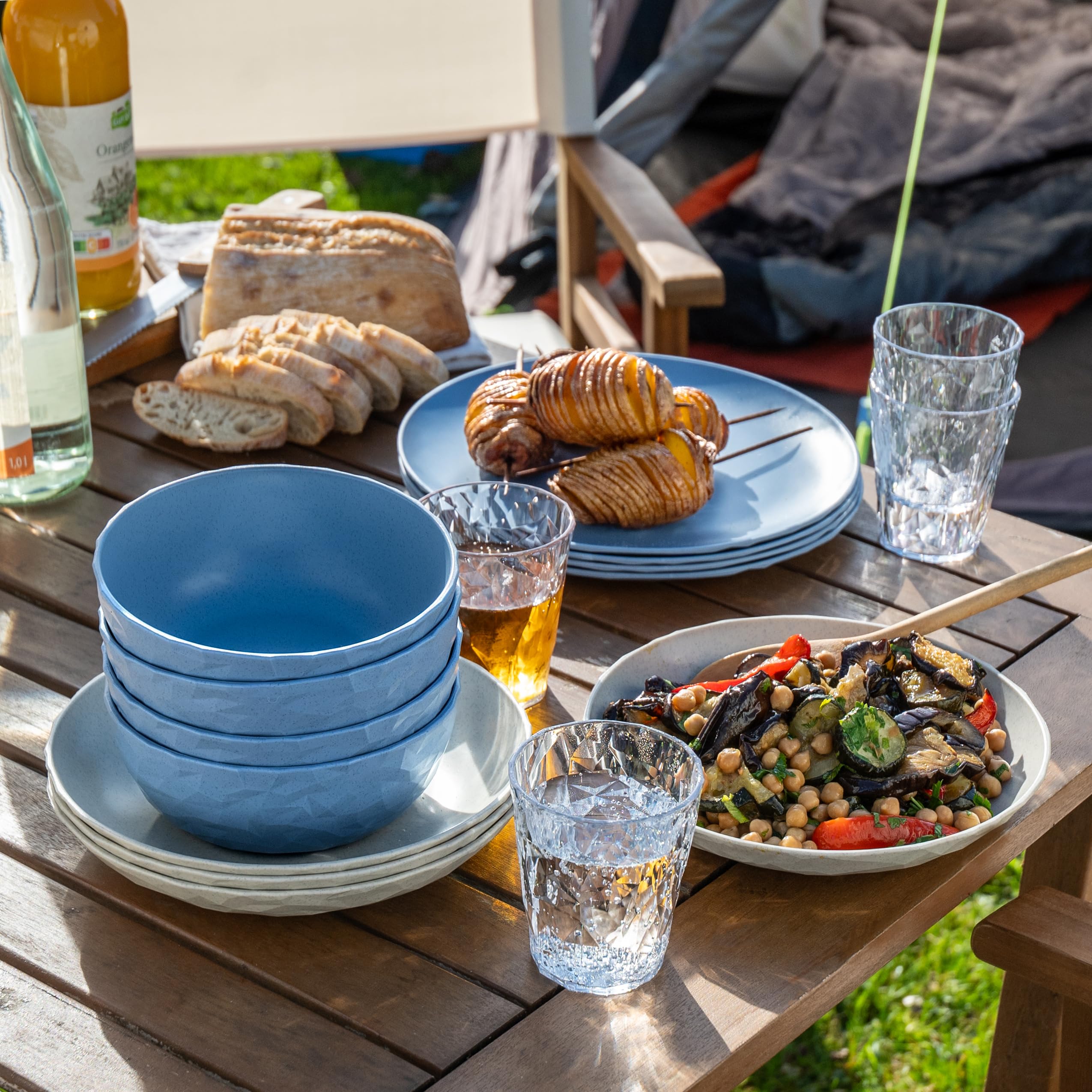 Koziol CLUB SET GÖTEBORG Geschirrset | 16 Teile, bruchfest, stapelbar | biozirkulärer Kunststoff, spülmaschinengeeignet, melaminfrei | Camping, Picknick, Outdoor (nature flower blue)