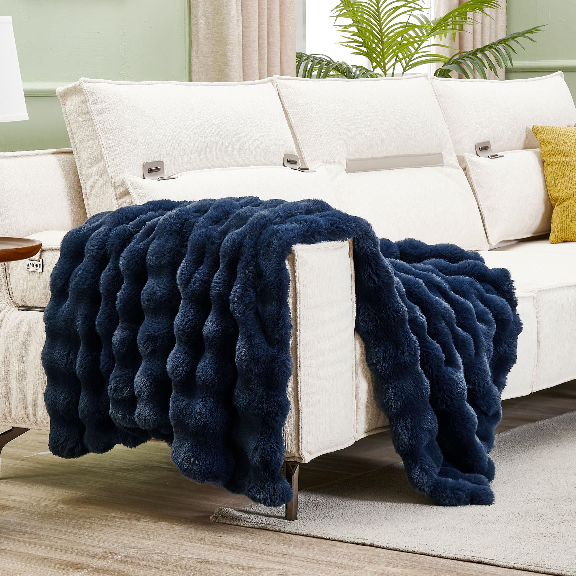DREAMNINE Super Soft Thick Faux Rabbit Fur Throw Blanket for Couch Bed