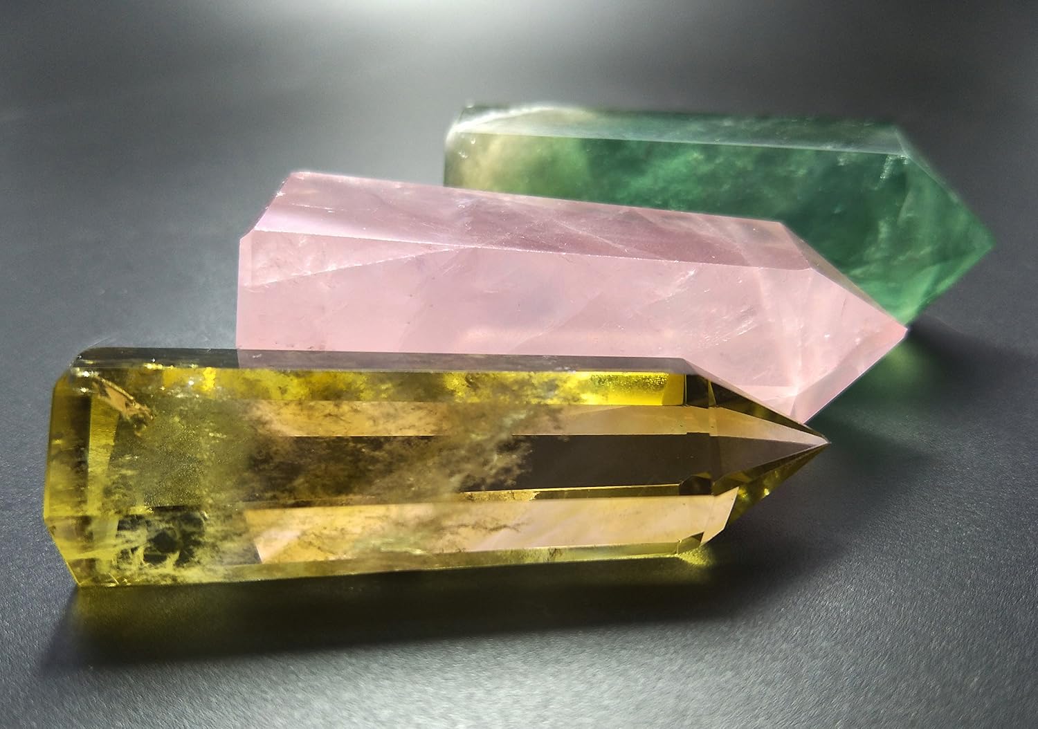 Set of 3 Natural Crystal Wands – Rose Quartz, Citrine (Yellow Quartz) & Fluorite, Faceted & Pointed Energy Wands for Reiki, Chakra Meditation, Crystal Healing, Crystal Decor & Home Décor