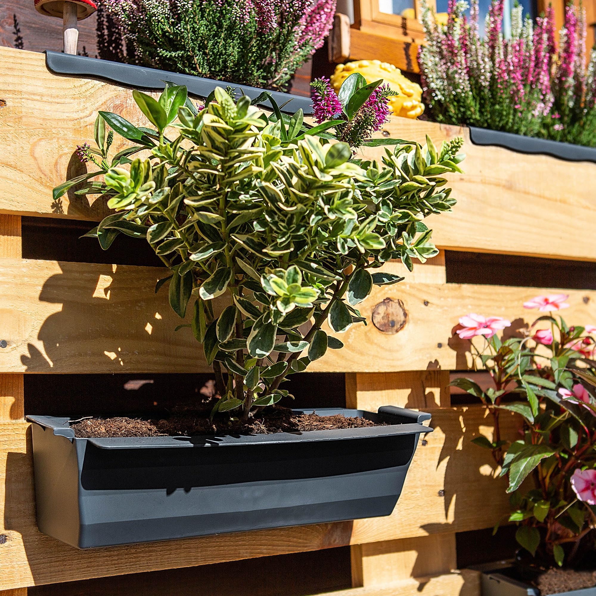 KADAX Set de 12 jardineras para paletas con sistema de suspensión, 37x9 cm Negro, para plantar y decorar como macetero de balcón, maceta para paleta europea, inserto de maceta y maceta decorativa en