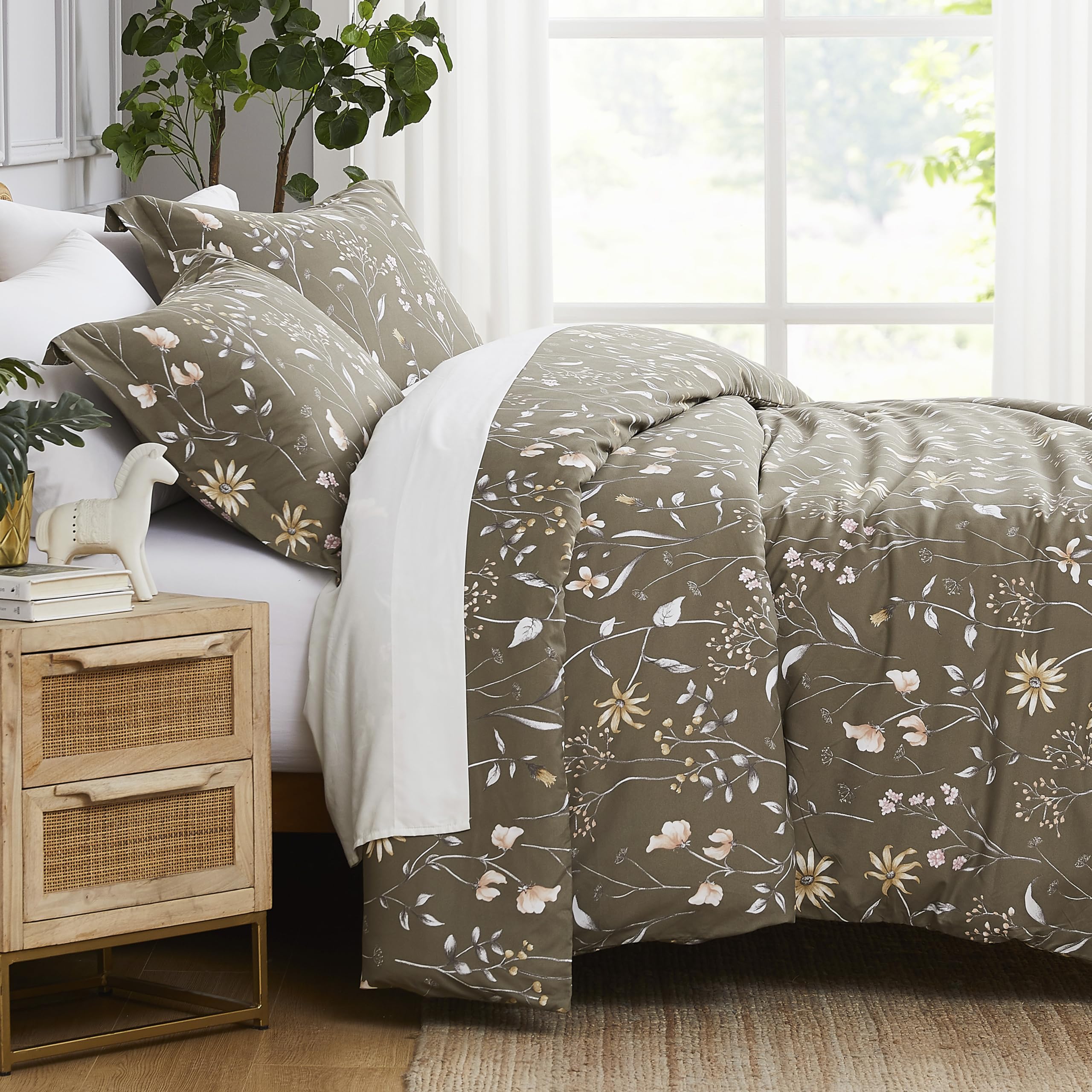 Southshore Fine Living, Inc.Oversized King Duvet Cover, Hotel Quality Cal King Bedding Set, Easy Care - 1 King/California King Duvet Cover, 2 Shams - Secret Meadow Olive-BrownOEKO-TEX STANDARD 100