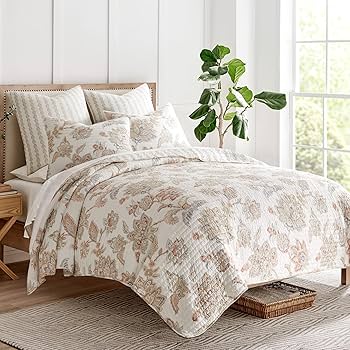 Amazon.com: Levtex Home - Selesta Blush Quilt Set - King
