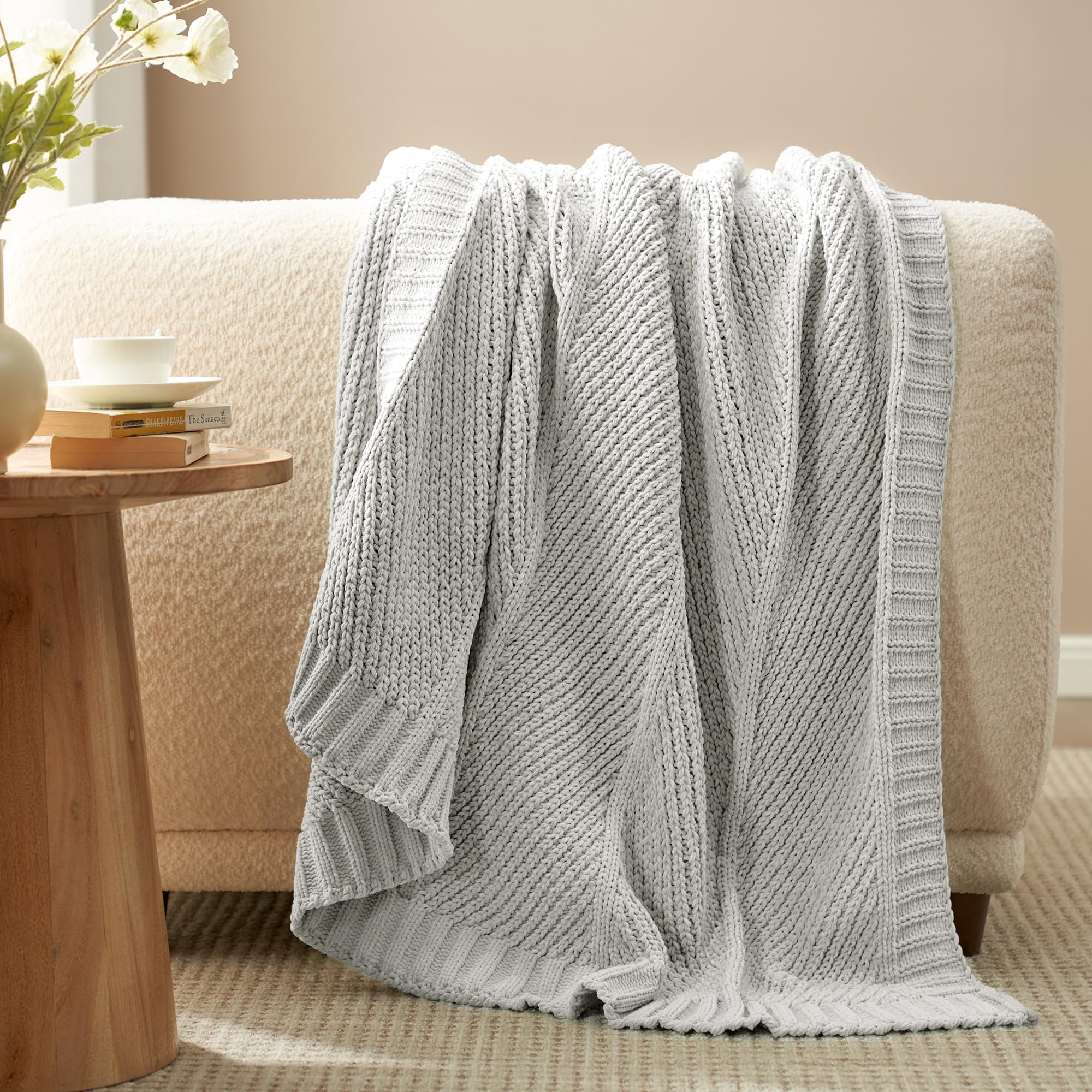 Amélie Home Chenille Knit Throw Blanket for Bed, Light Gray, 60"x80"