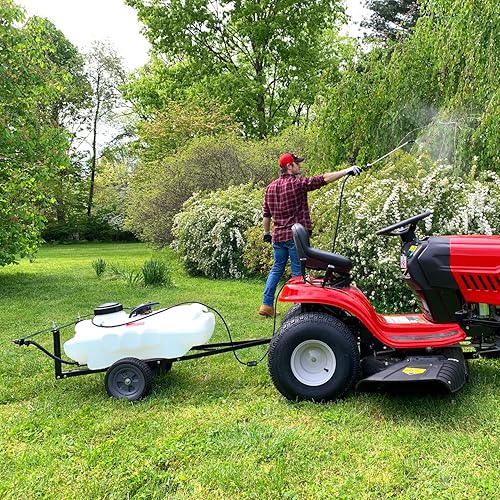 Miniatura 12 de Brinly ST-152BH-A Remolque autoalmacenable detrás del césped y el jardín rociador con pluma plegable, 15 galones, blanco mate