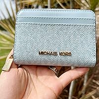 Vista 3 de Michael Kors Jet Set - Estuche de viaje con cremallera media alrededor MK Pale Ocean Blue Multi Azul Patchwork Cartera con cremallera