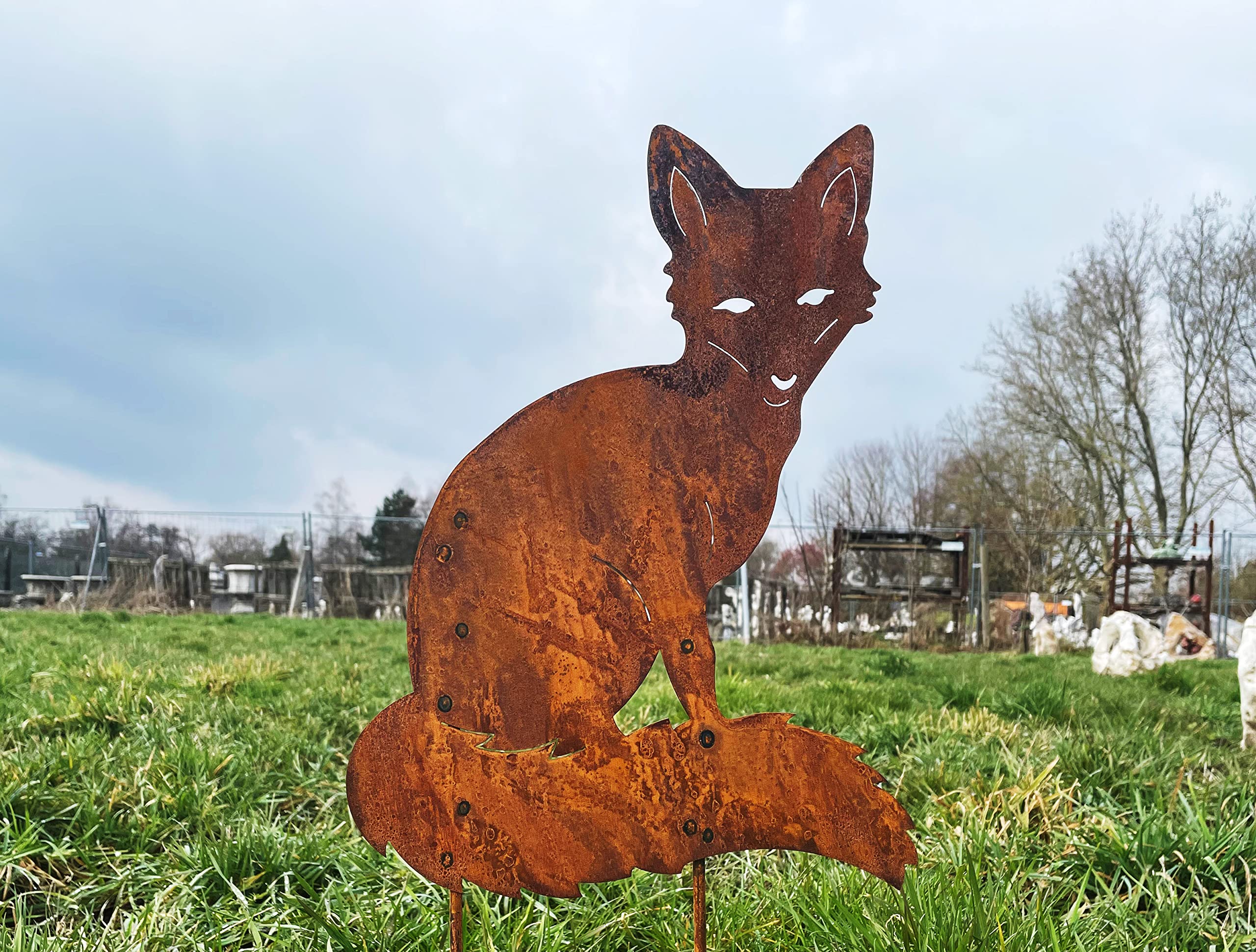 STEINFIGURENWELT GIEBEN Fuchs sitzend 40x30cm zum Stecken Gartenstecker Edelrost Gartendeko Wetterfest Rost Gartenfigur Metall Rostfigur Tier Waldtier