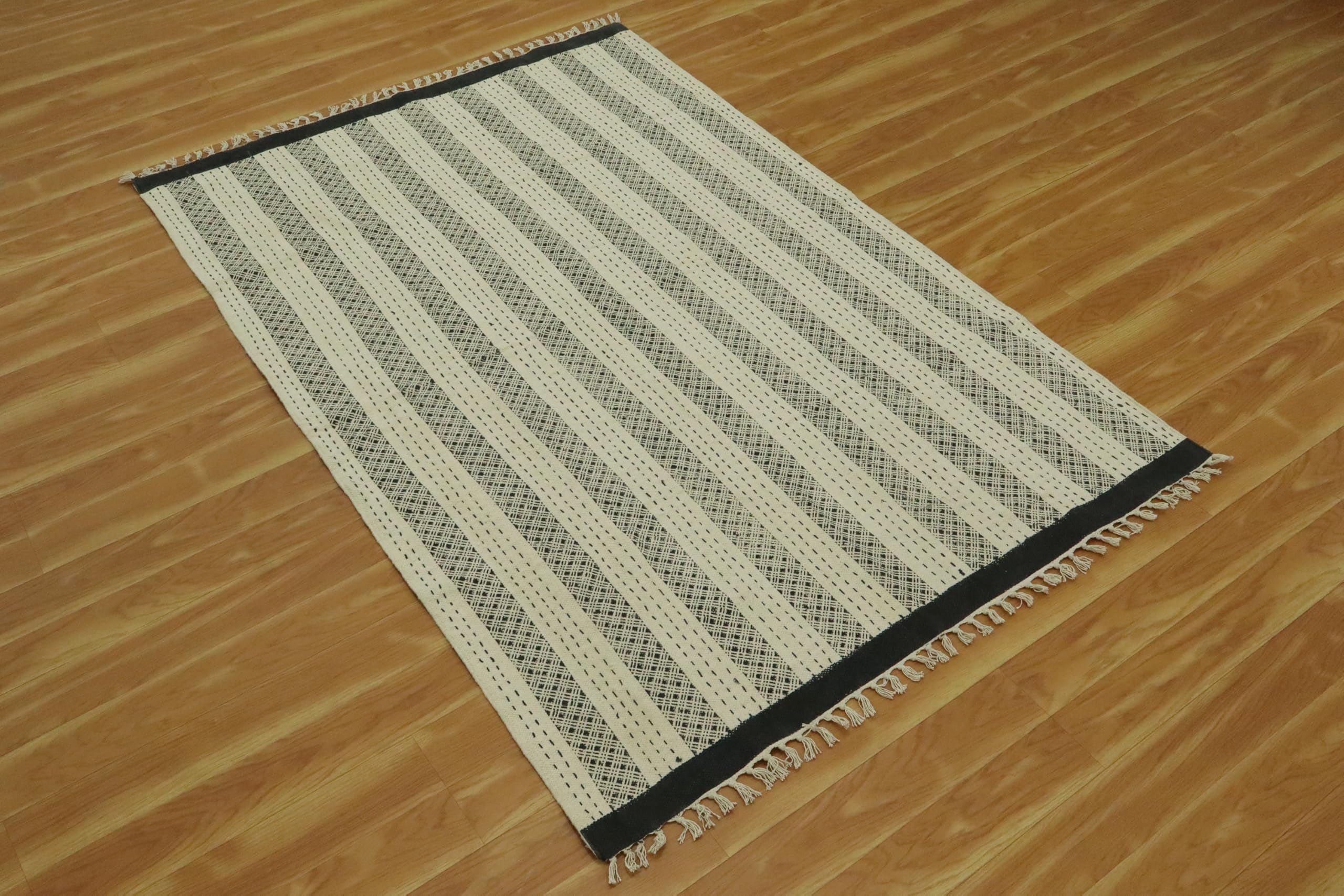 Dhurrie Kelim-Teppich, handbedruckt, Baumwolle, 30,4 cm, Beige / Schwarz, geometrisches Design, Handwäsche, 0,5 cm dick, handgefertigt, Boho, für drinnen und draußen, Flachgewebe, für Flur, Esszimmer